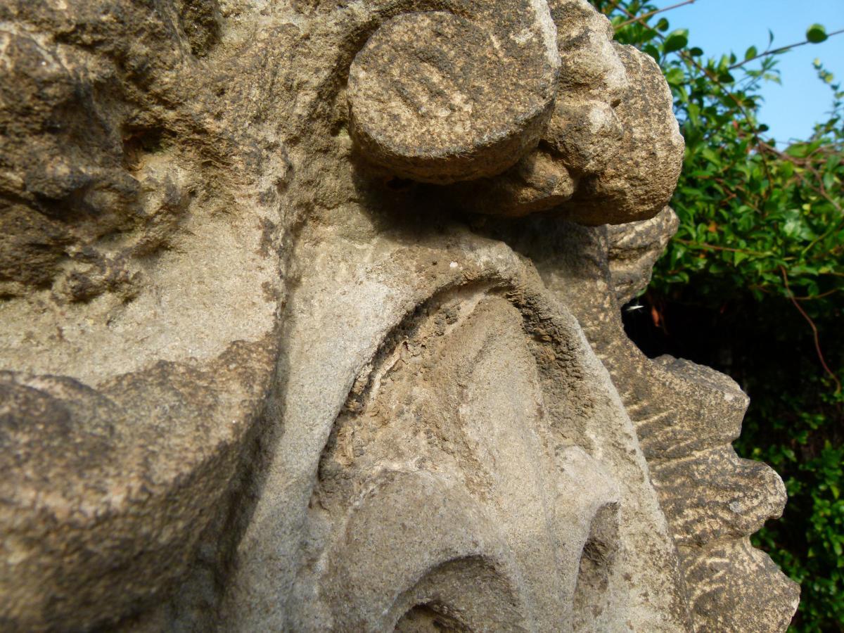 18th Century Hand Carved Limestone Spanish Pair of Columns 4