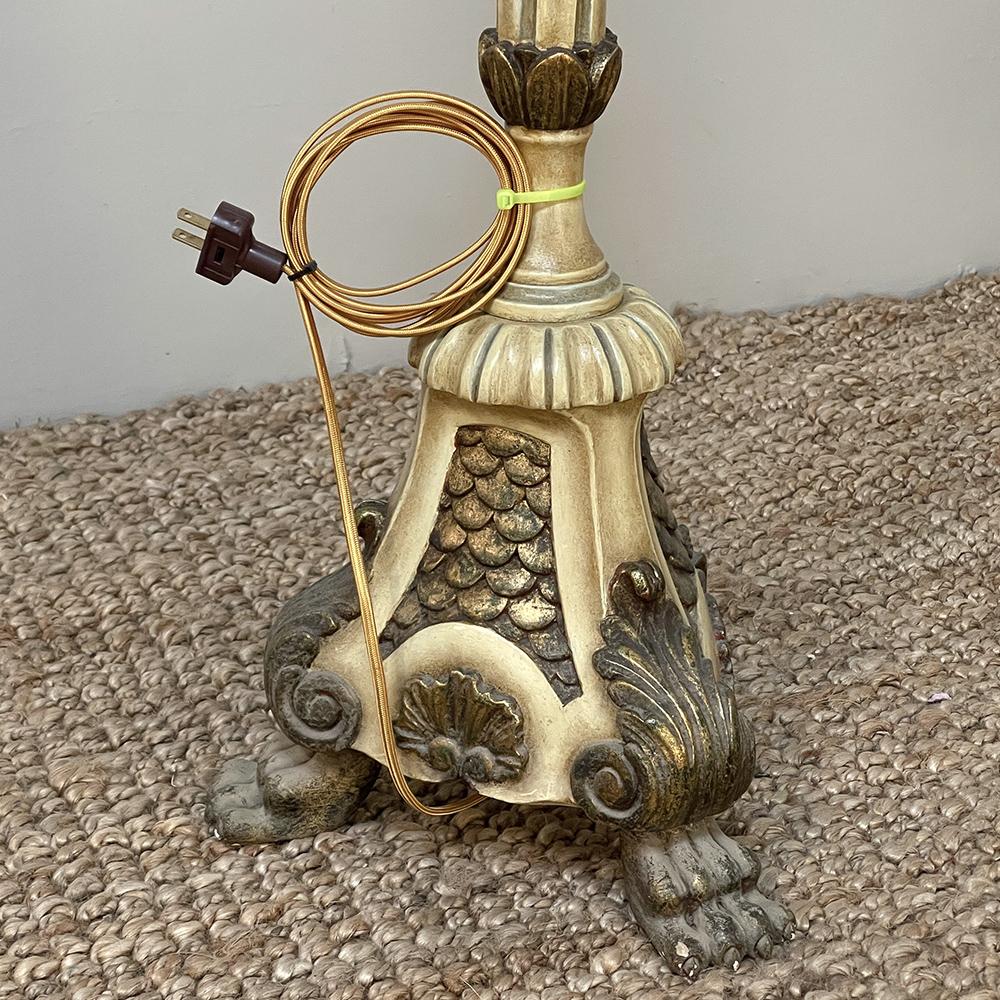 Handgeschnitzte und bemalte italienische Kerzenständer-Stehlampe „Converted“ aus dem 18. Jahrhundert im Angebot 11
