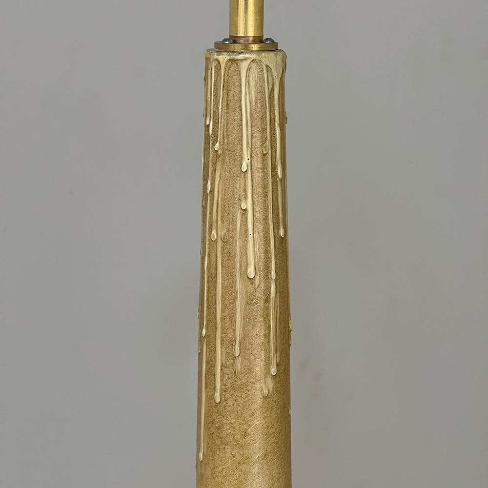 Handgeschnitzte und bemalte italienische Kerzenständer-Stehlampe „Converted“ aus dem 18. Jahrhundert (Spätes 18. Jahrhundert) im Angebot