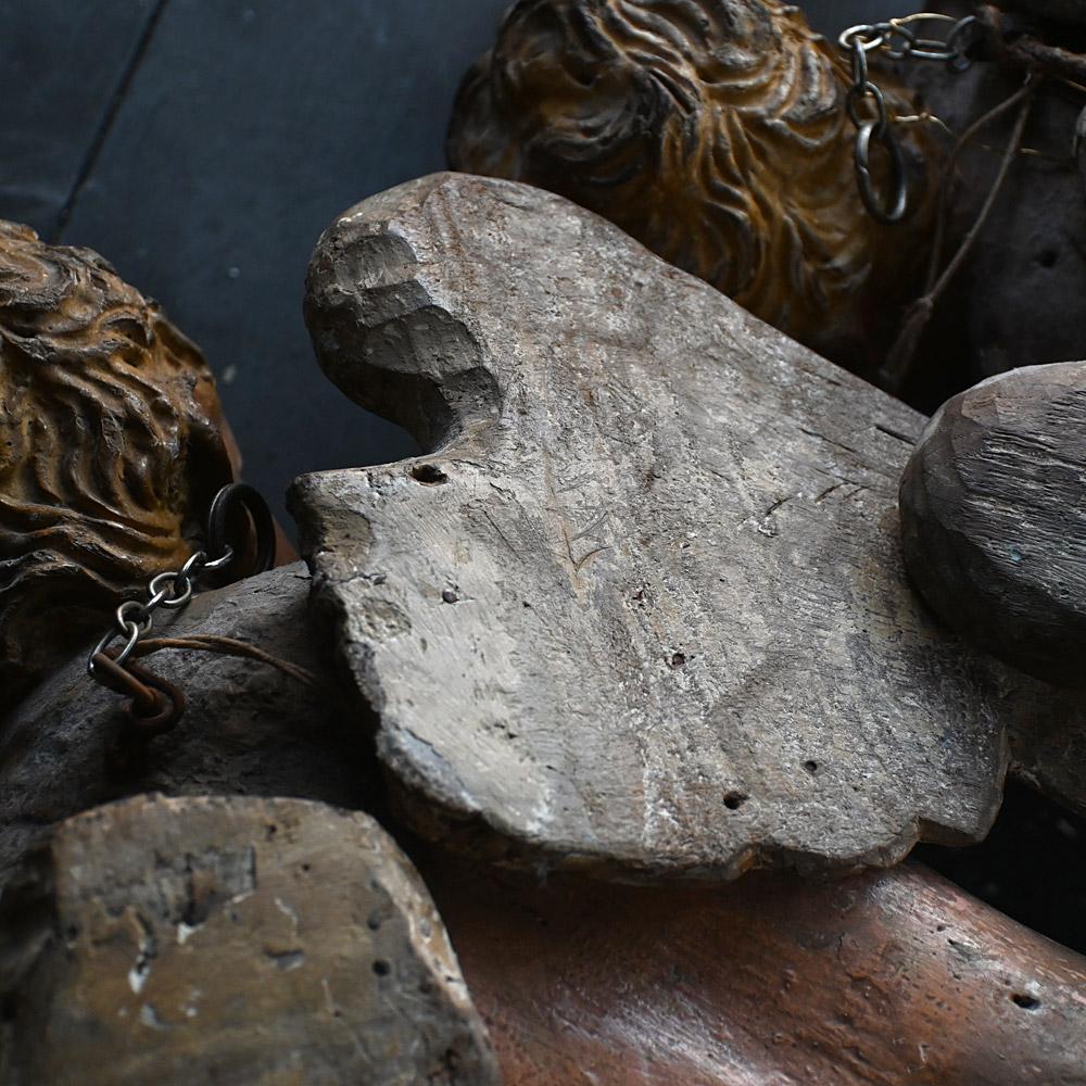 18th Century Hand Carved Pair of Angels en vente 10
