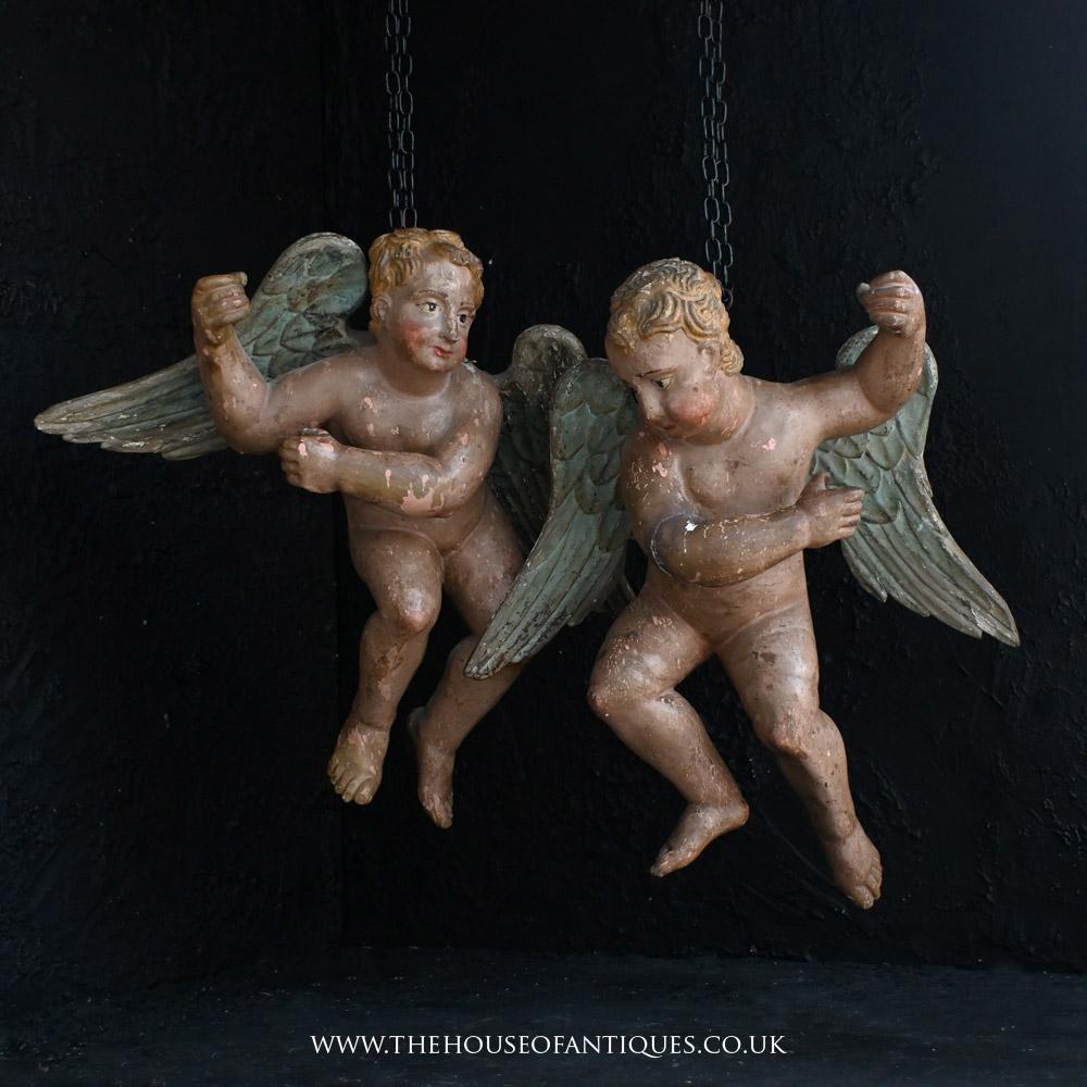 Paire d'anges du XVIIIe siècle sculptés à la main 
Dimensions en pouces : H 24
