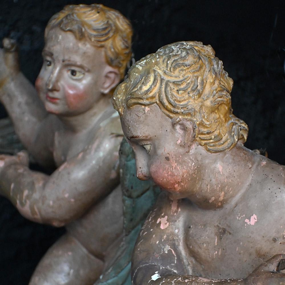 Fin du XVIIIe siècle 18th Century Hand Carved Pair of Angels en vente