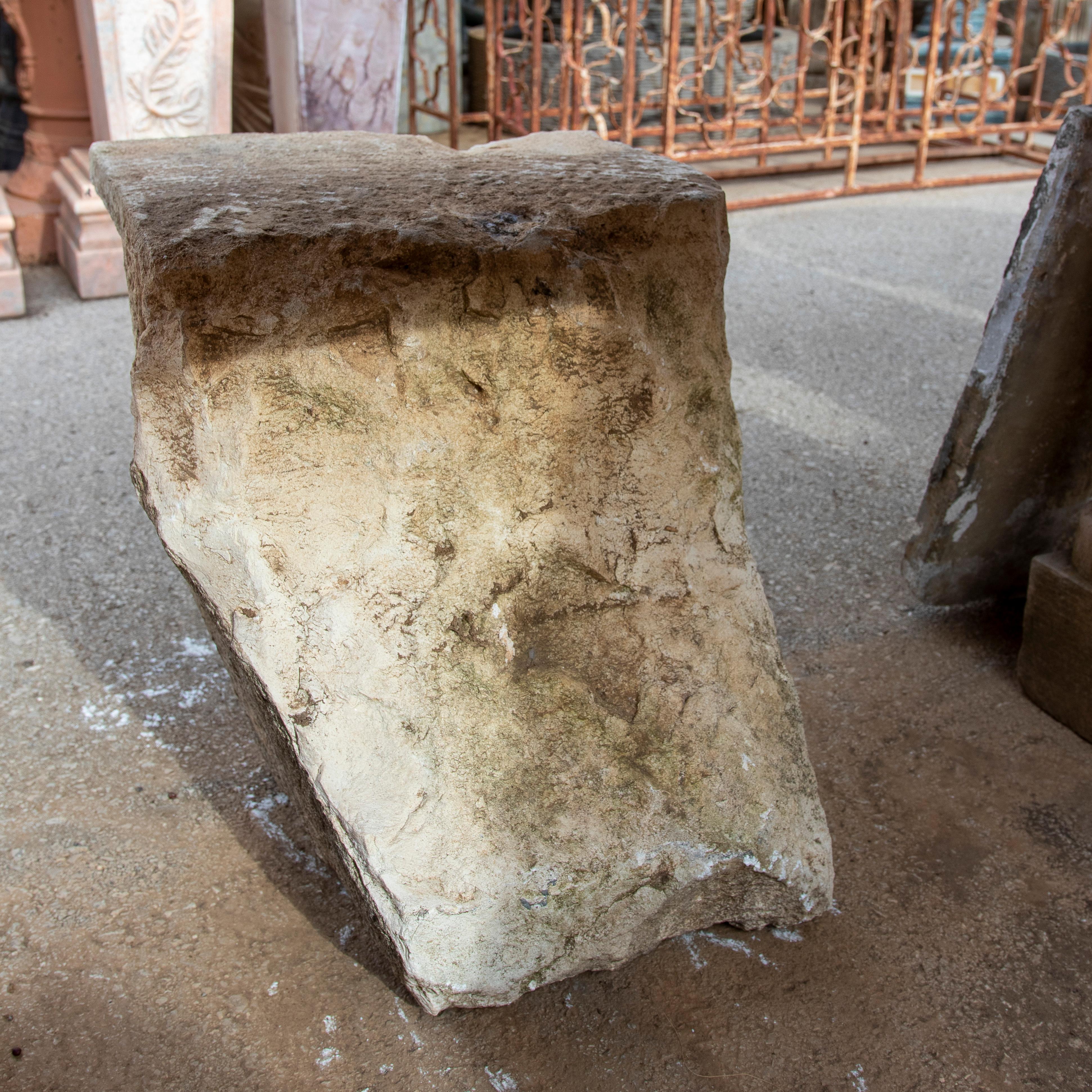 18th Century Hand-Carved Stone Capital in Corinthian Style For Sale 2