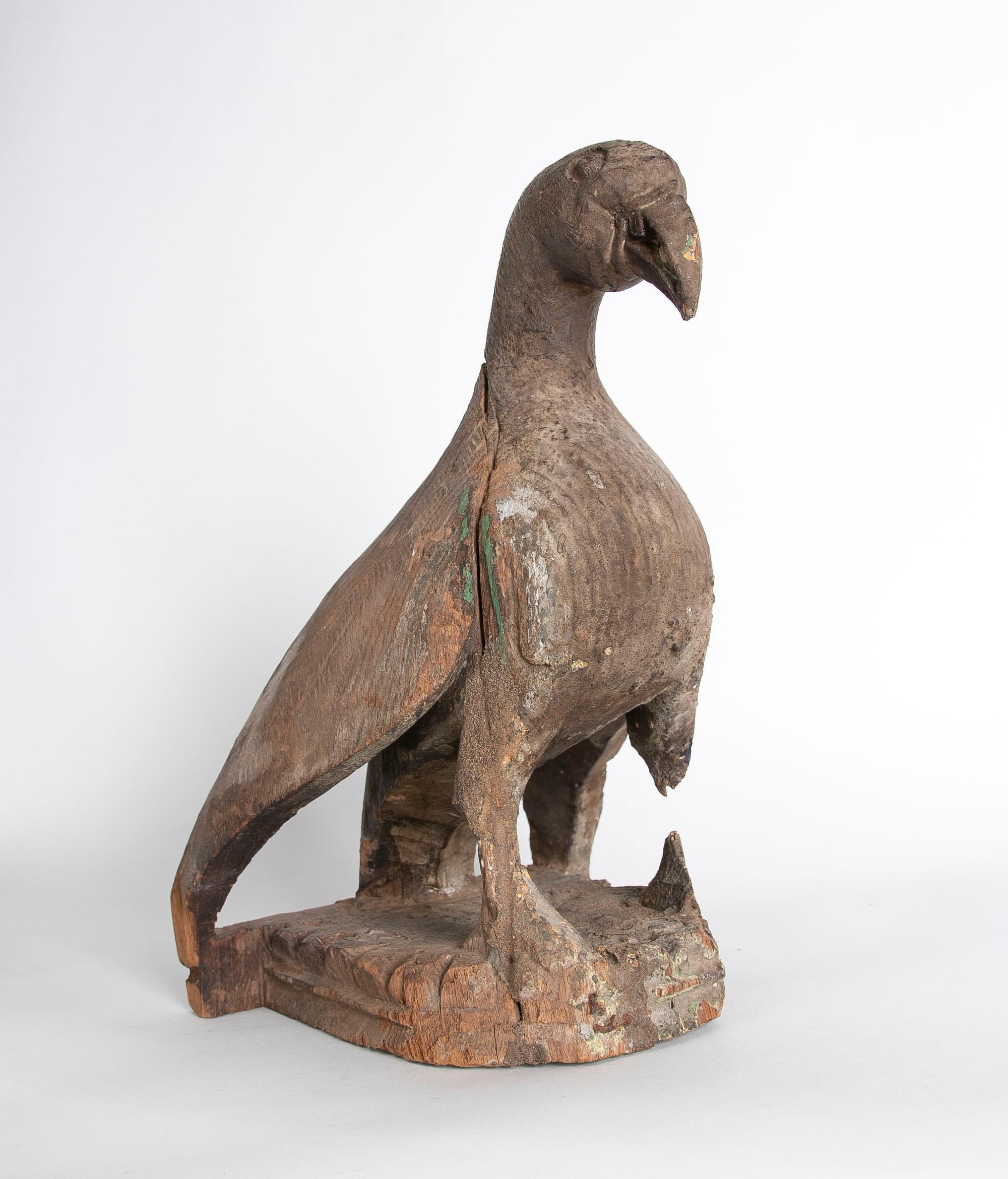 XVIIIe siècle et antérieur Sculpture d'oiseau en bois sculptée à la main du 18ème siècle  en vente