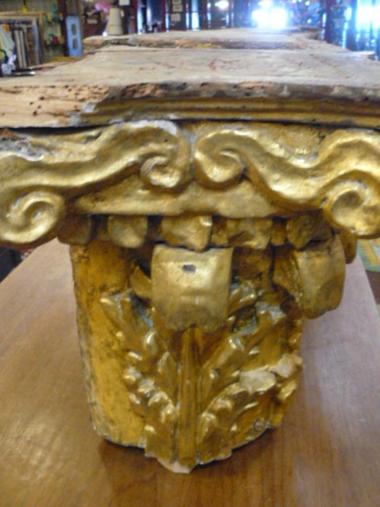 18th Century Hand Carved Wood and Gold Leaf Capital from Spain 2