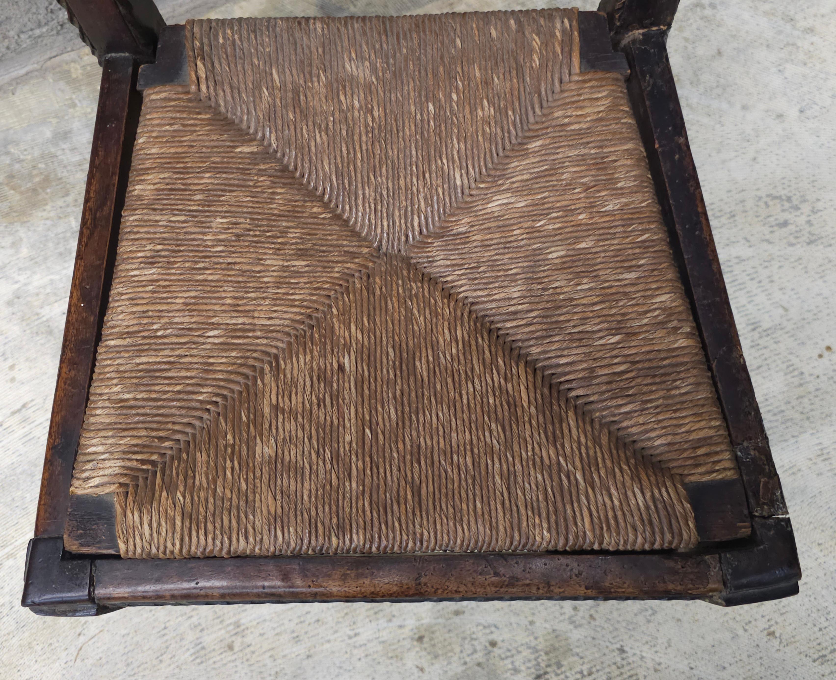 Inconnu Chaise d'appoint en wanut et jonc du 18e siècle, fabriquée à la main en vente