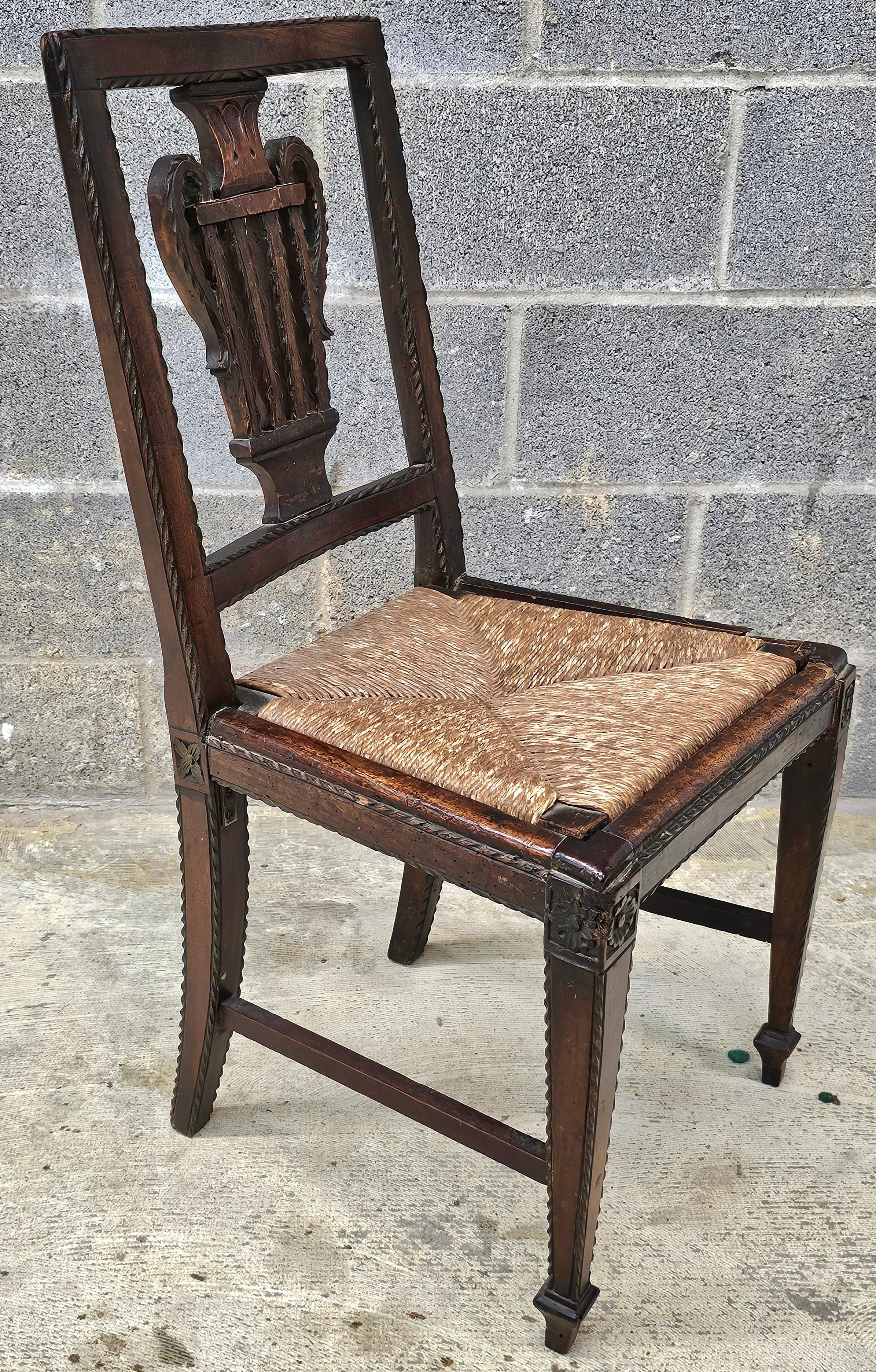 Chaise d'appoint en wanut et jonc du 18e siècle, fabriquée à la main Bon état - En vente à Germantown, MD