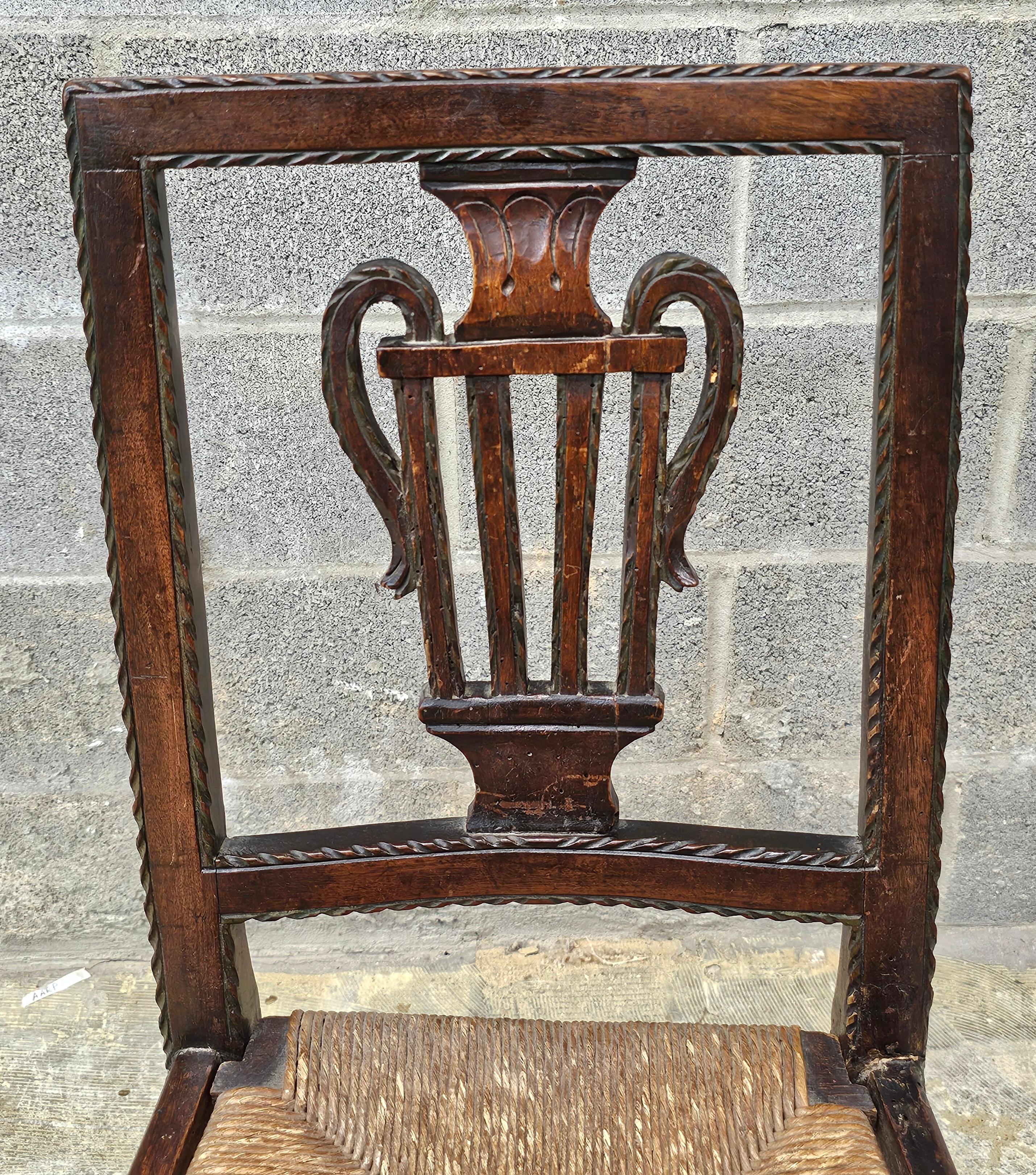 Jonc Chaise d'appoint en wanut et jonc du 18e siècle, fabriquée à la main en vente