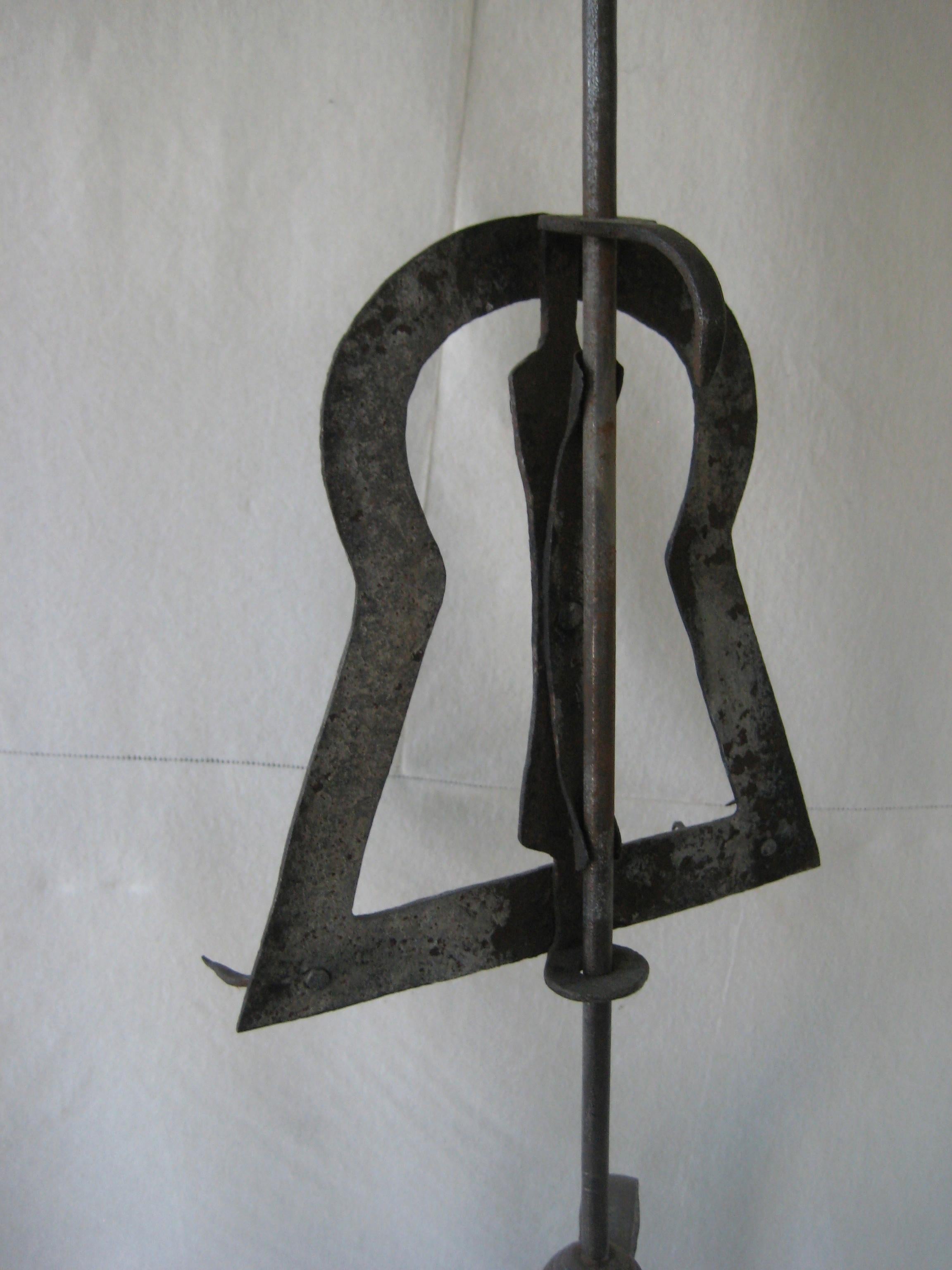 18th Century Hand Forged Iron Standing Fire Spit with Keyhole Pattern In Good Condition For Sale In Nantucket, MA