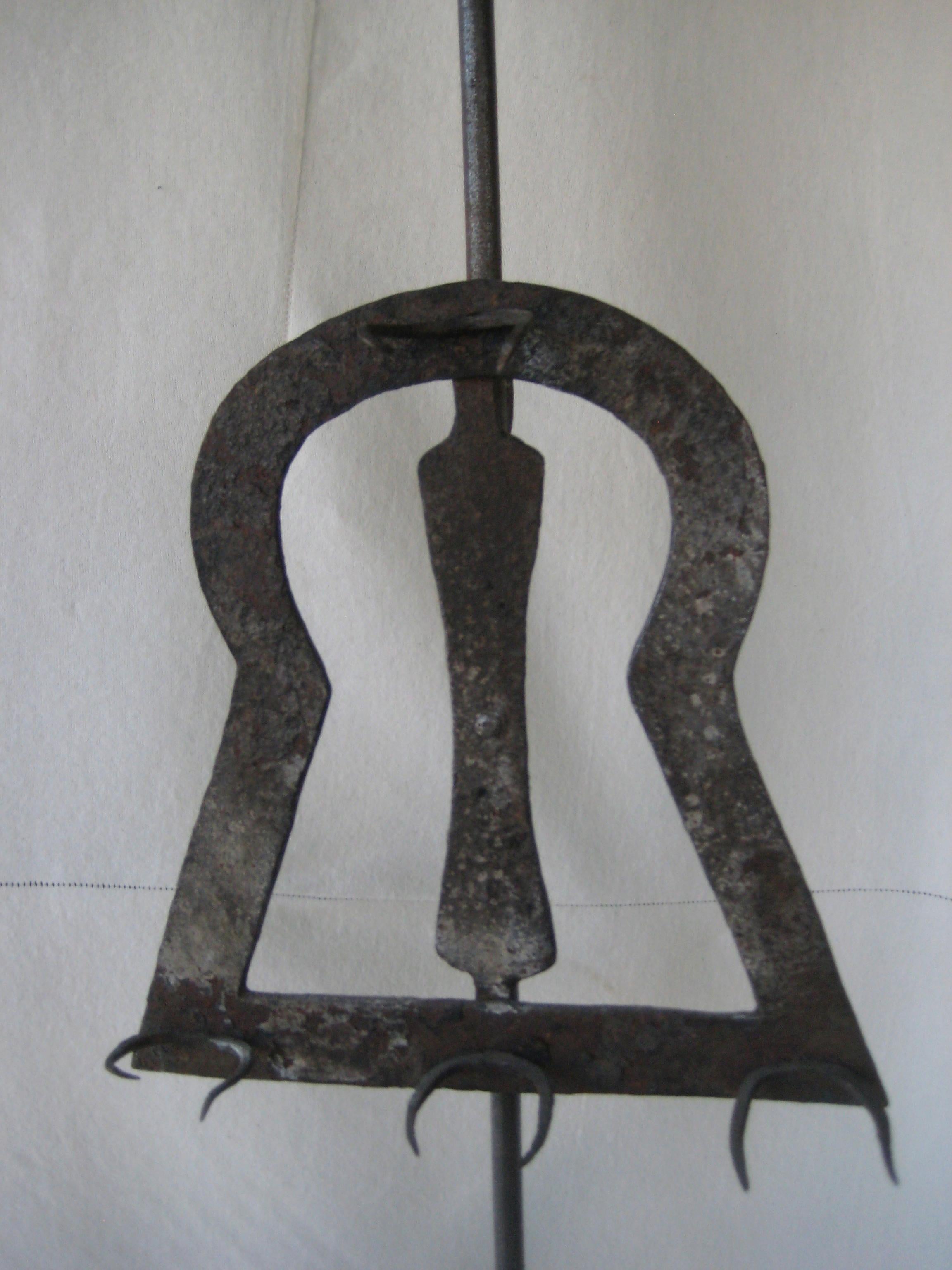18th Century Hand Forged Iron Standing Fire Spit with Keyhole Pattern For Sale 2