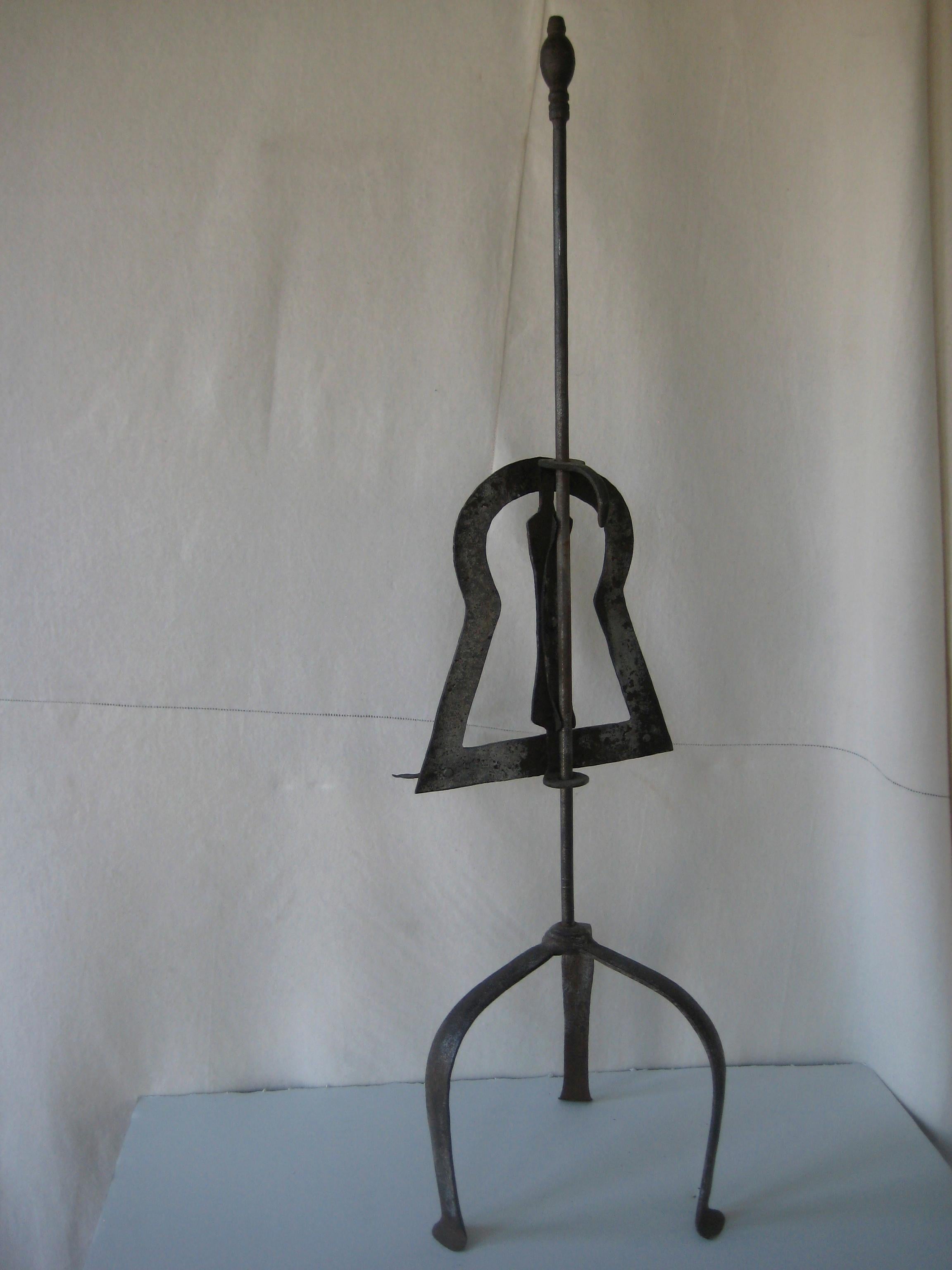 18th Century Hand Forged Iron Standing Fire Spit with Keyhole Pattern For Sale 4