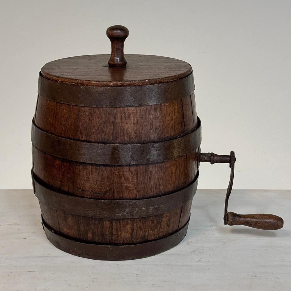 Rustique Baratte à beurre en douves d'Oak Oak du 18ème siècle, faite à la main en vente