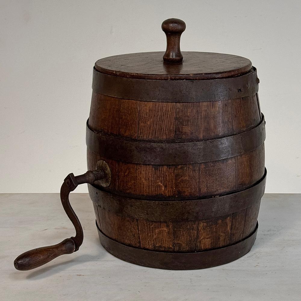 Belge Baratte à beurre en douves d'Oak Oak du 18ème siècle, faite à la main en vente