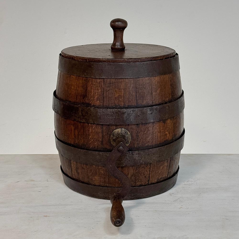 Fer Baratte à beurre en douves d'Oak Oak du 18ème siècle, faite à la main en vente