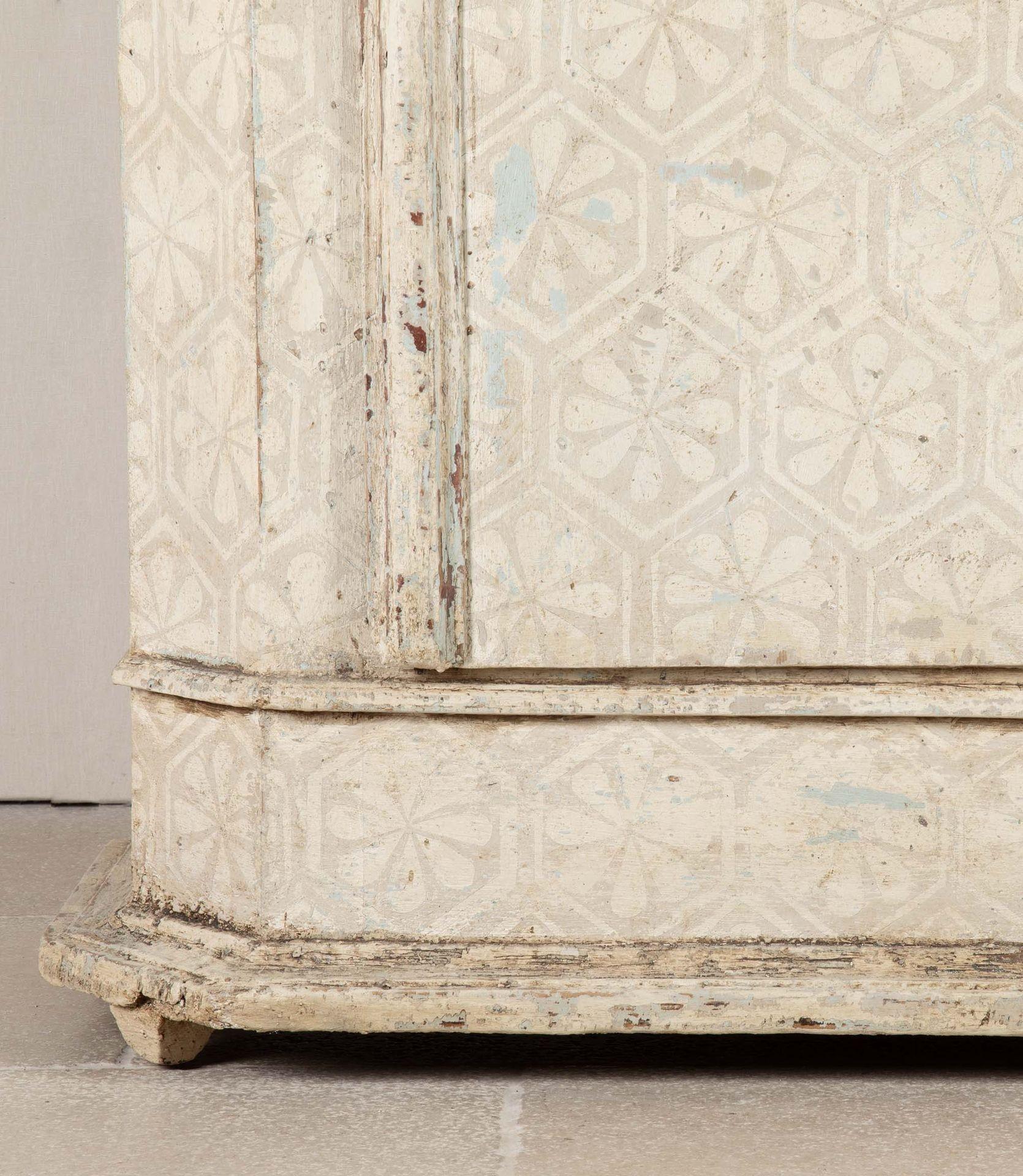 Armoire d'Alsazia dipinto a mano del XVIII secolo in vendita 5