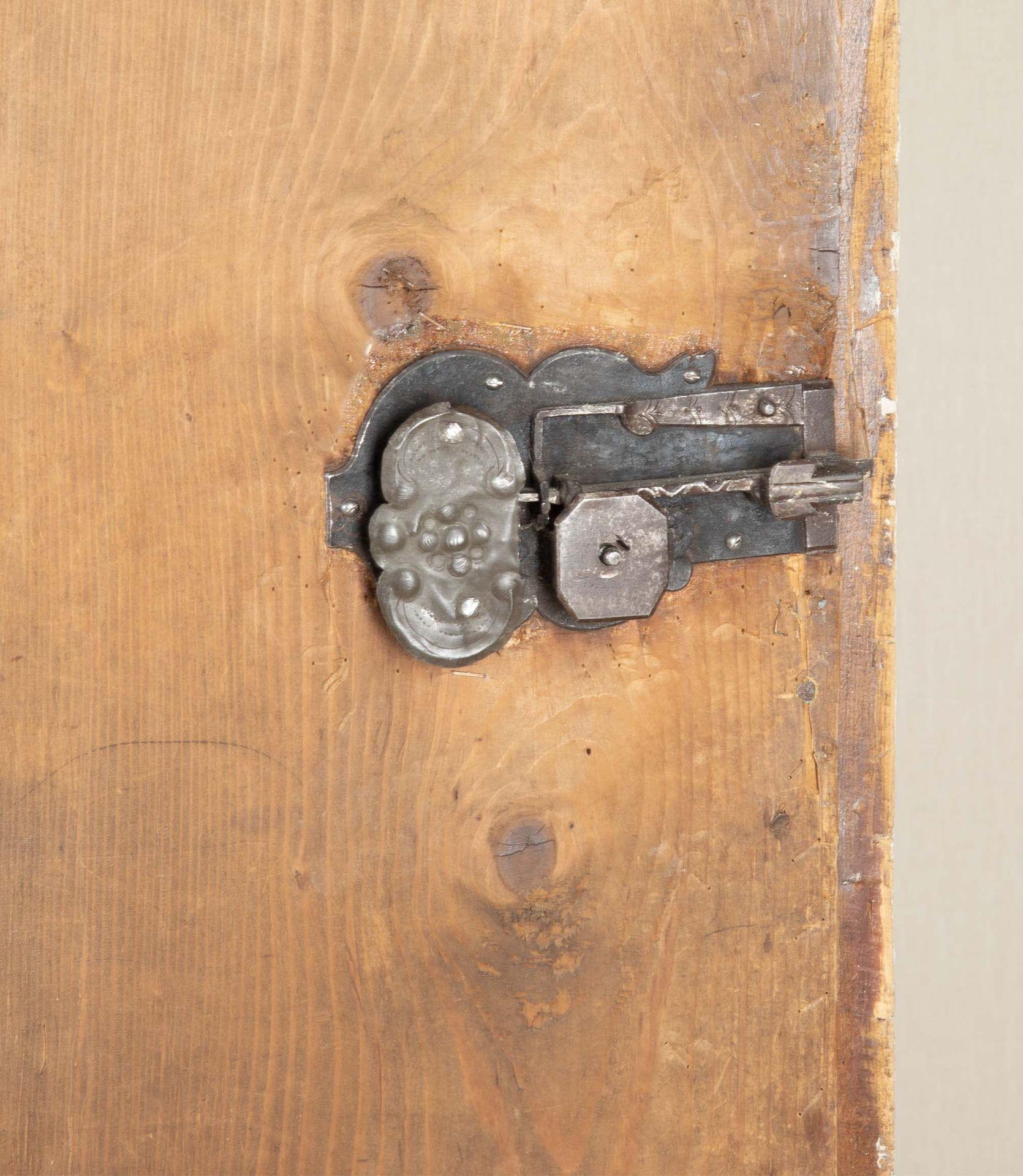 Armoire d'Alsazia dipinto a mano del XVIII secolo in vendita 9