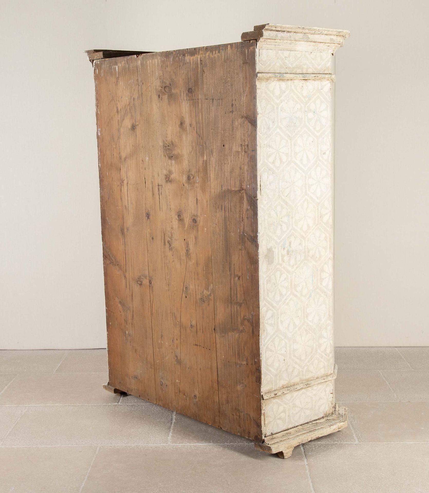 Armoire d'Alsazia dipinto a mano del XVIII secolo In condizioni buone in vendita a Gloucestershire, GB