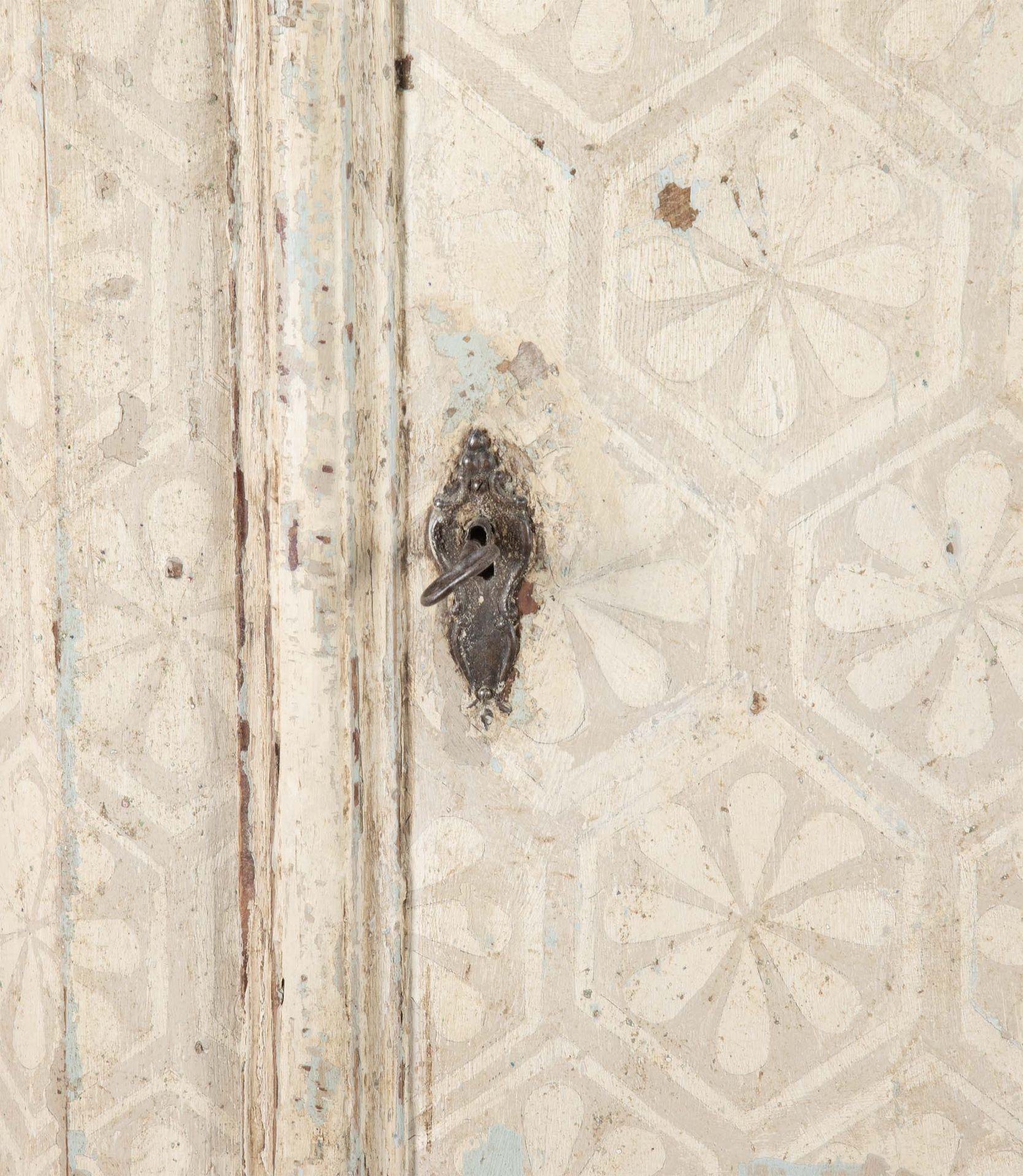 Armoire d'Alsazia dipinto a mano del XVIII secolo in vendita 1