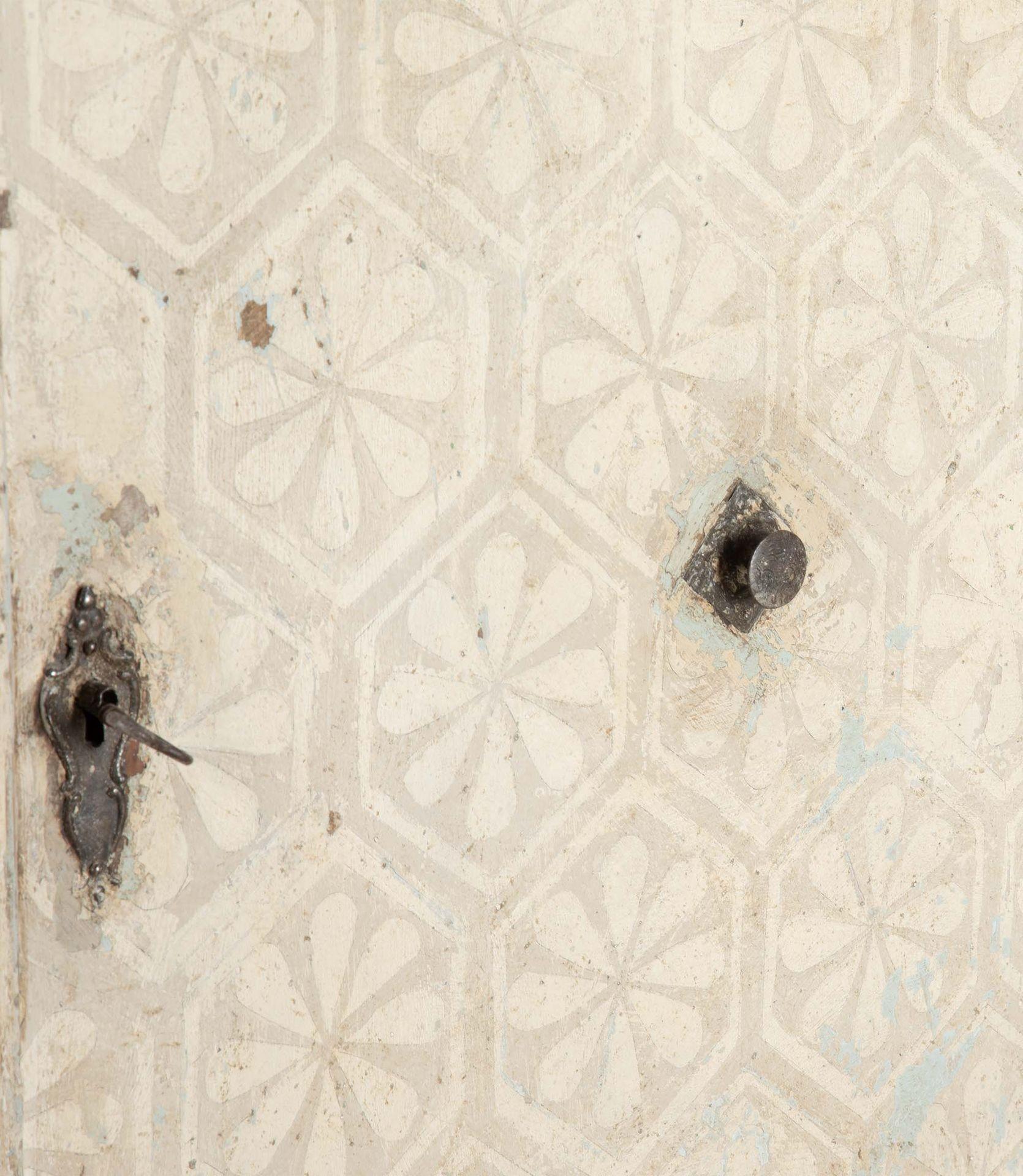 Armoire d'Alsazia dipinto a mano del XVIII secolo in vendita 2