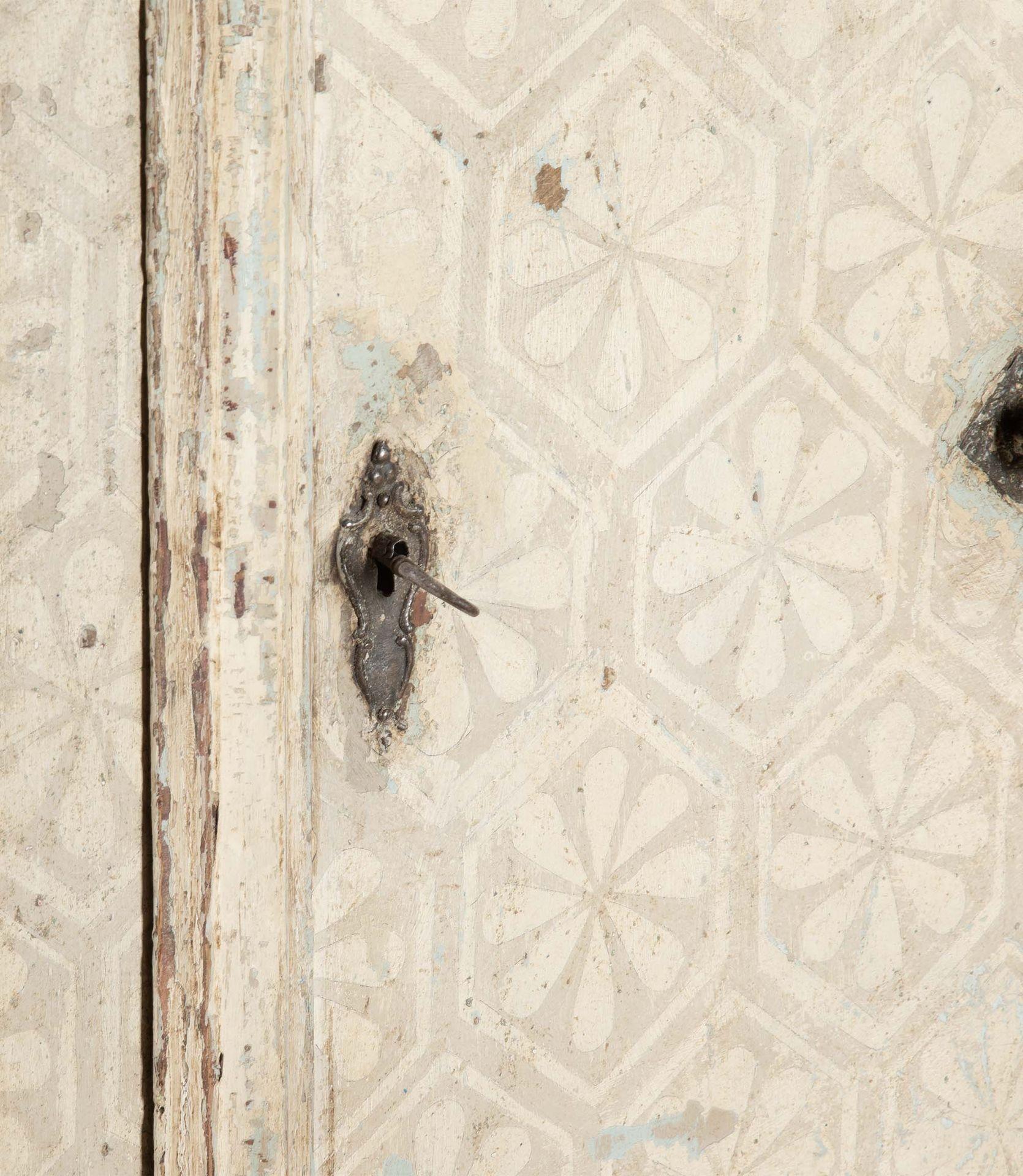 Armoire d'Alsazia dipinto a mano del XVIII secolo in vendita 3