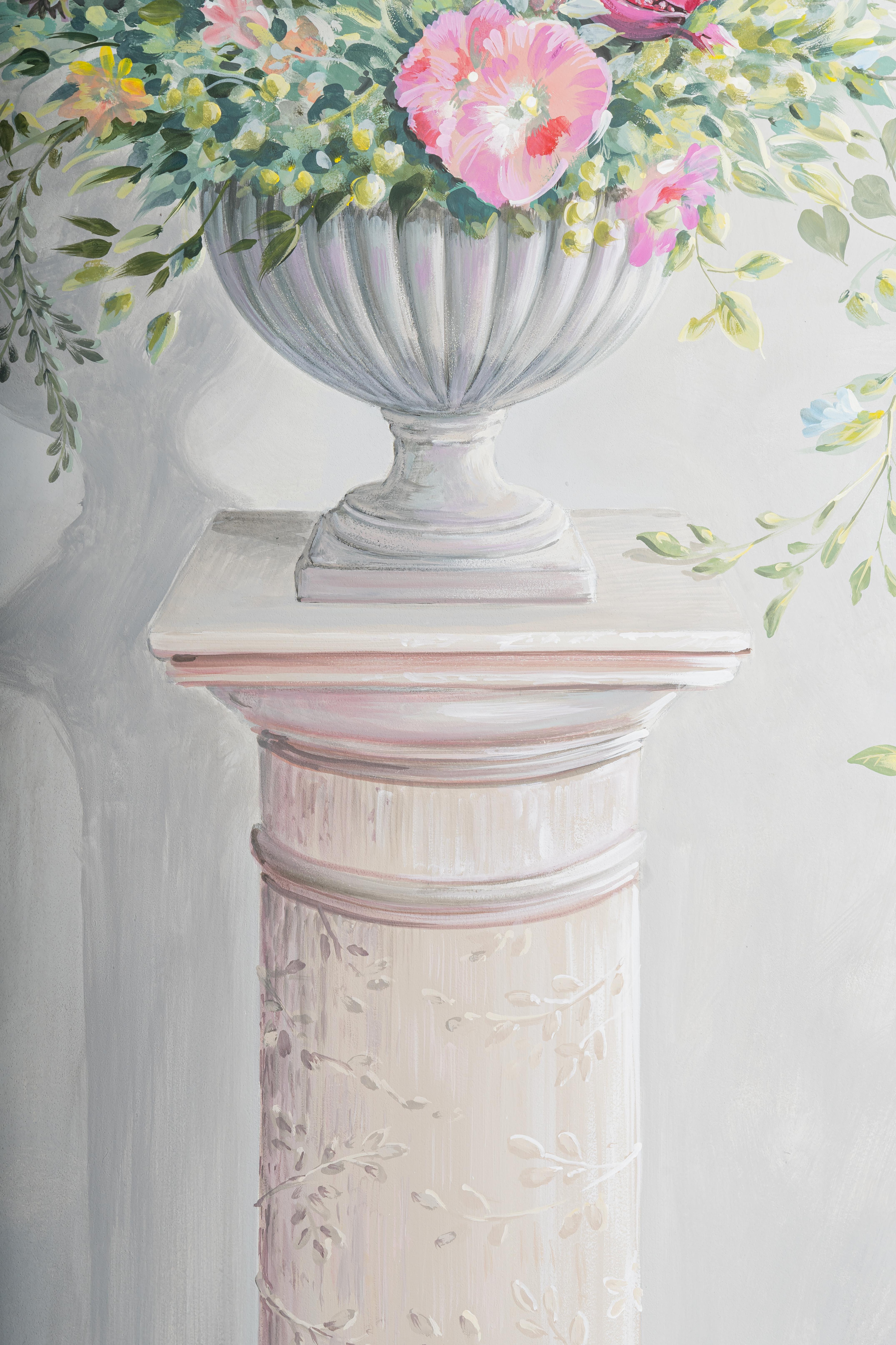 Panel decorativo del siglo XVIII pintado a mano con columna antigua y flores Otro en venta