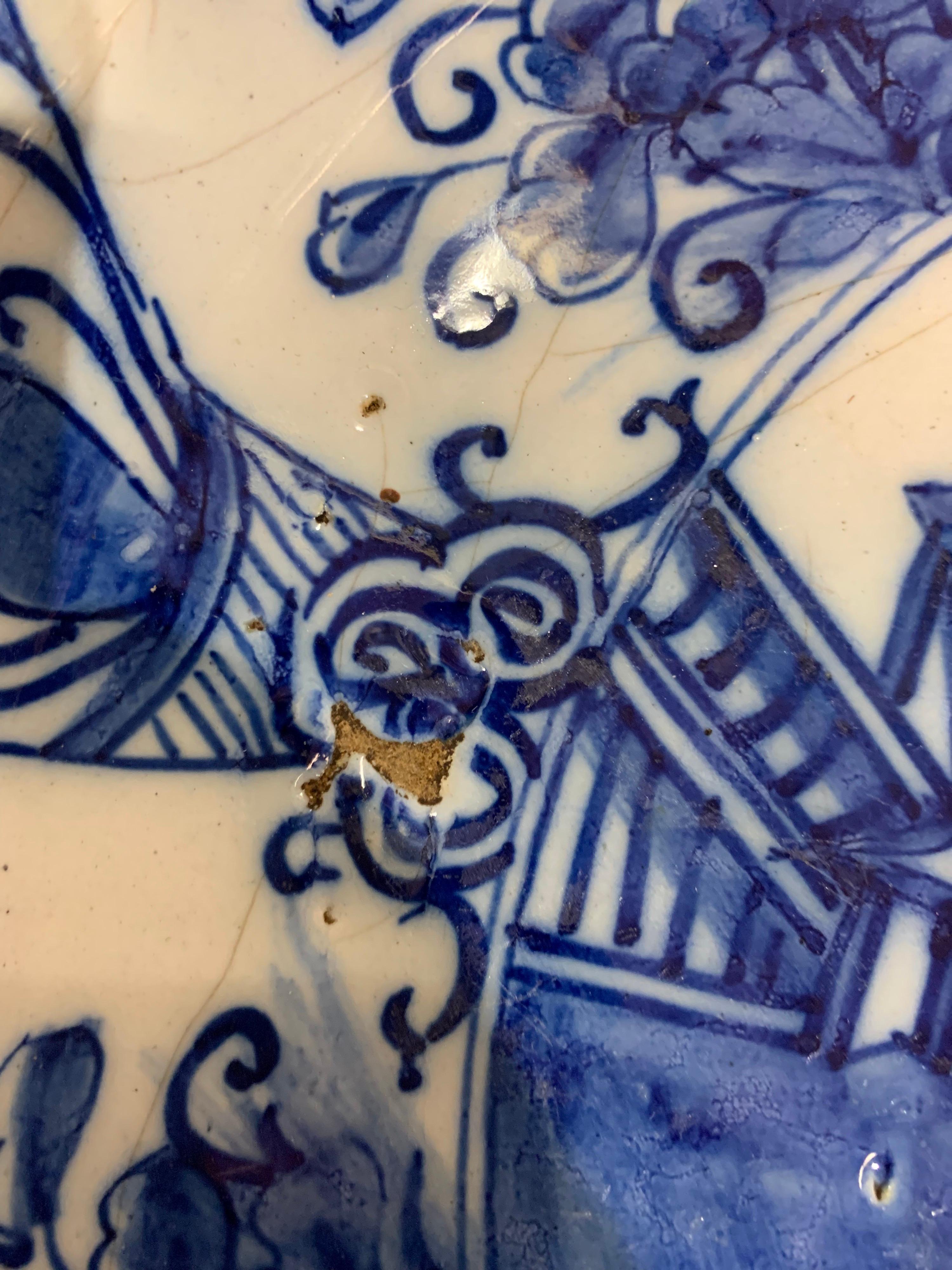 18th Century Hand Painted Dutch Delft Chinoiserie Pattern Platter In Good Condition For Sale In Charleston, SC