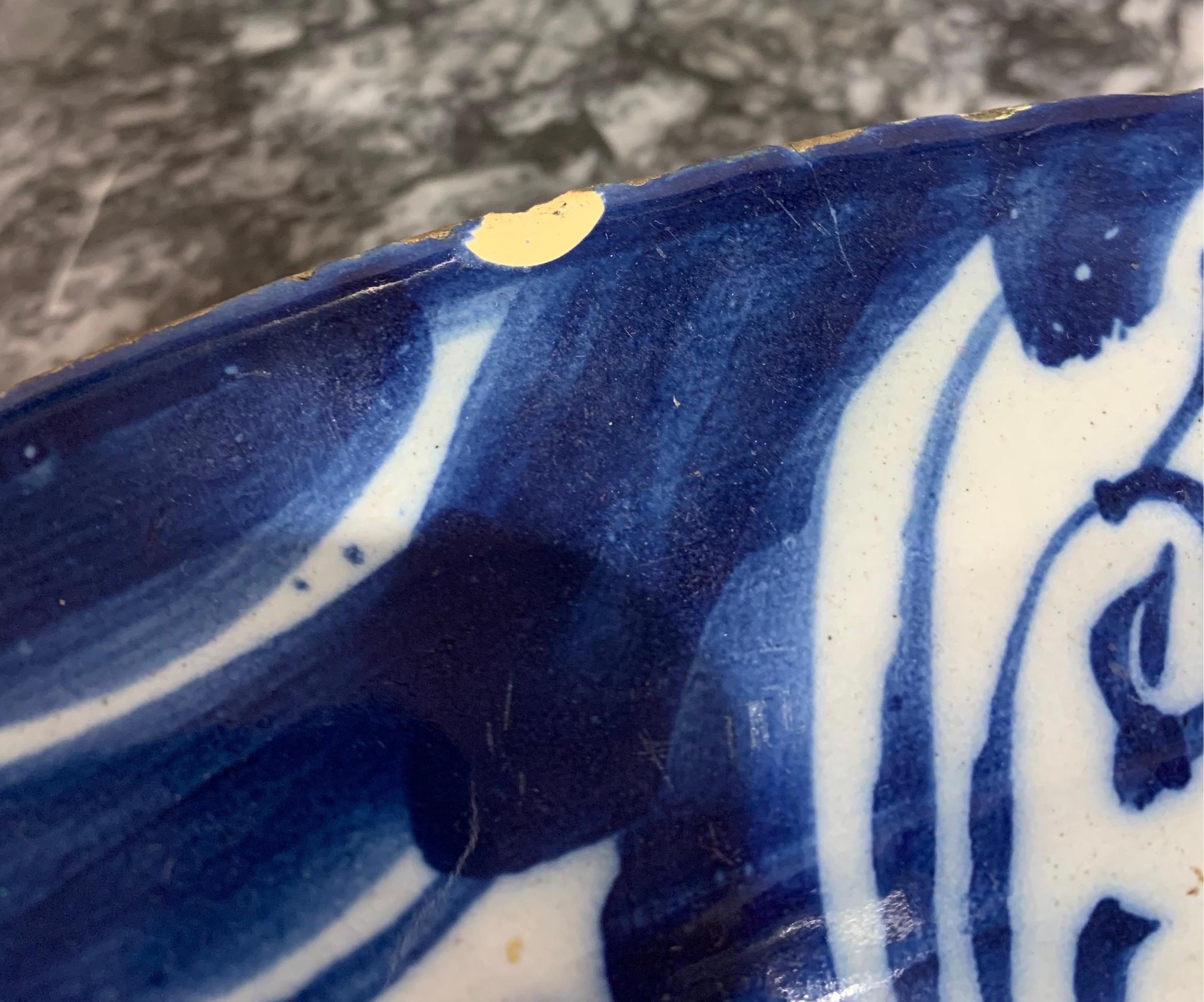 Plat en faïence de Delft hollandaise peint à la main au 18ème siècle en vente 1