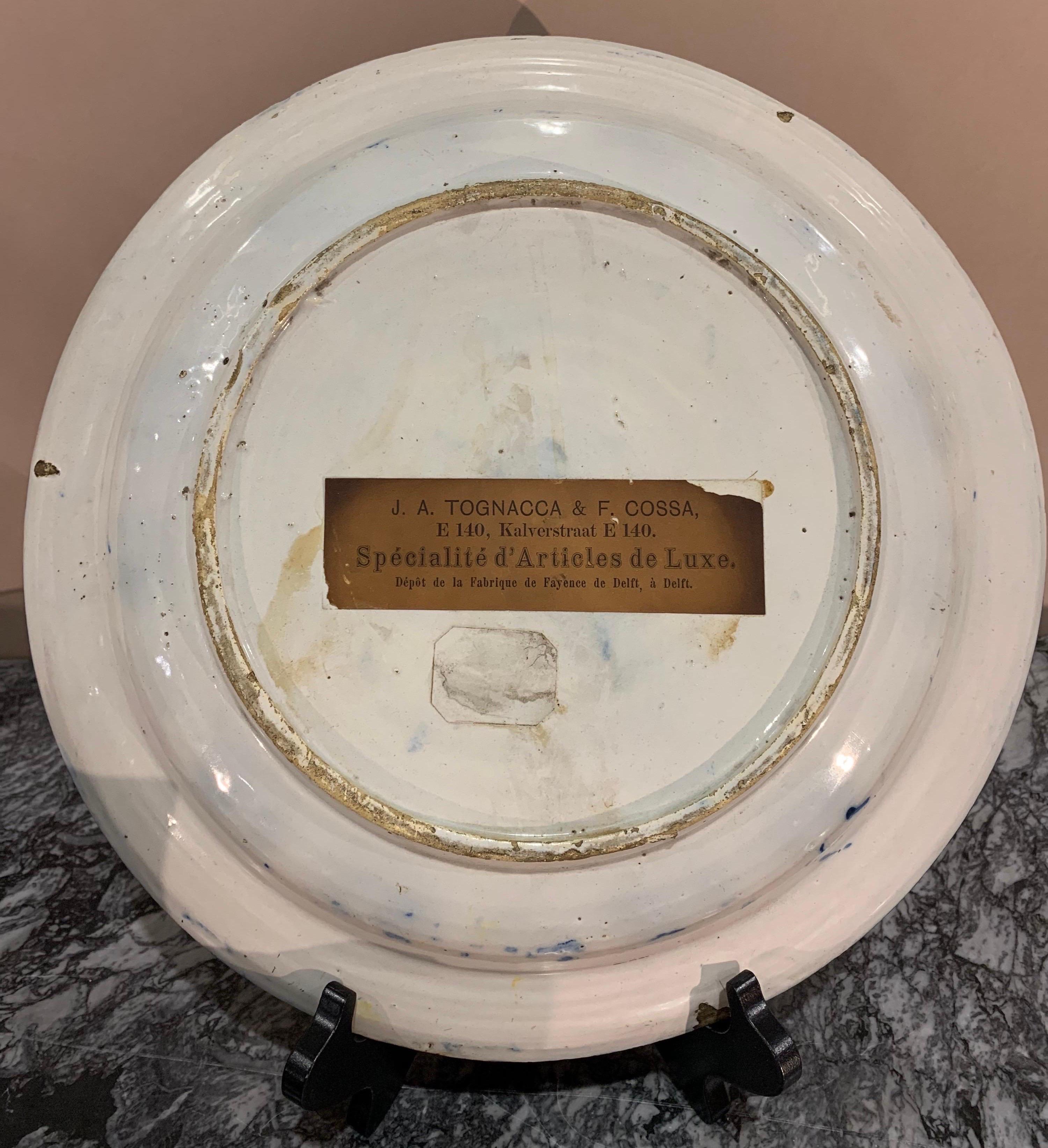 Plat en faïence de Delft hollandaise peint à la main au 18ème siècle Bon état - En vente à Richmond, VA
