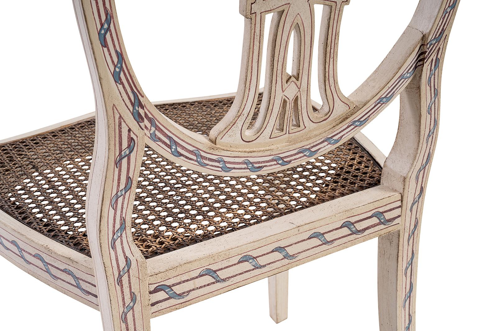 Italian 18th Century Hand Painted Light Taupe Cornaro Chair with Ribbons Decor For Sale