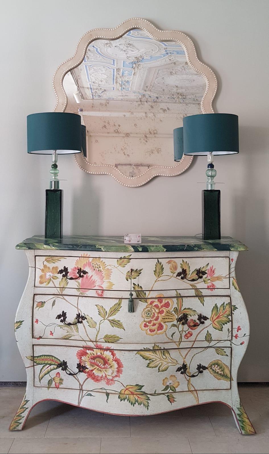 Italian 18th Century Hand-Painted Venetian Style Asolo Chest in Jacobean Inspired Decors For Sale