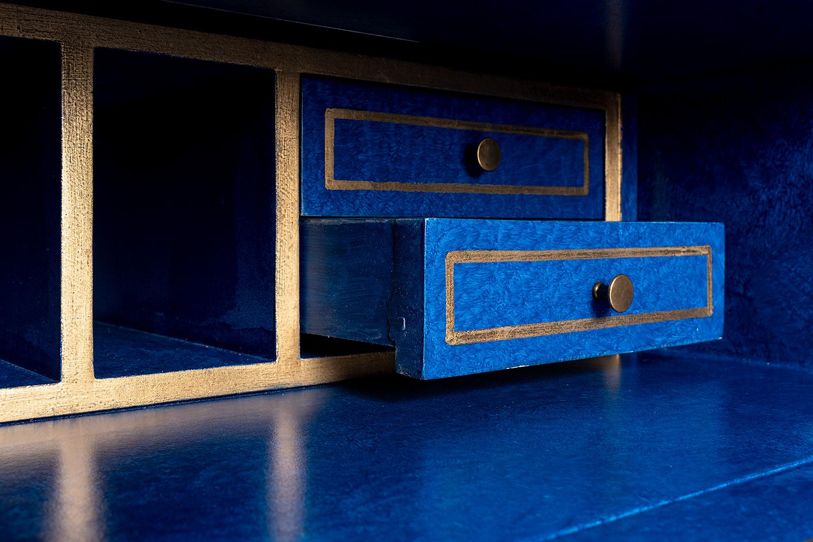 Handbemalter elektrischer blauer Pesaro-Sekretär im venezianischen Stil des 18. Jahrhunderts  (Holz) im Angebot