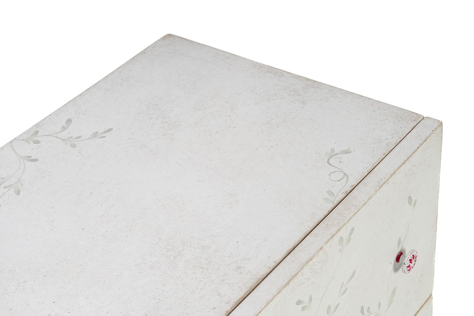 Other 18th Century Hand-Painted Venetian Style Brenta nightstand in chalky white For Sale
