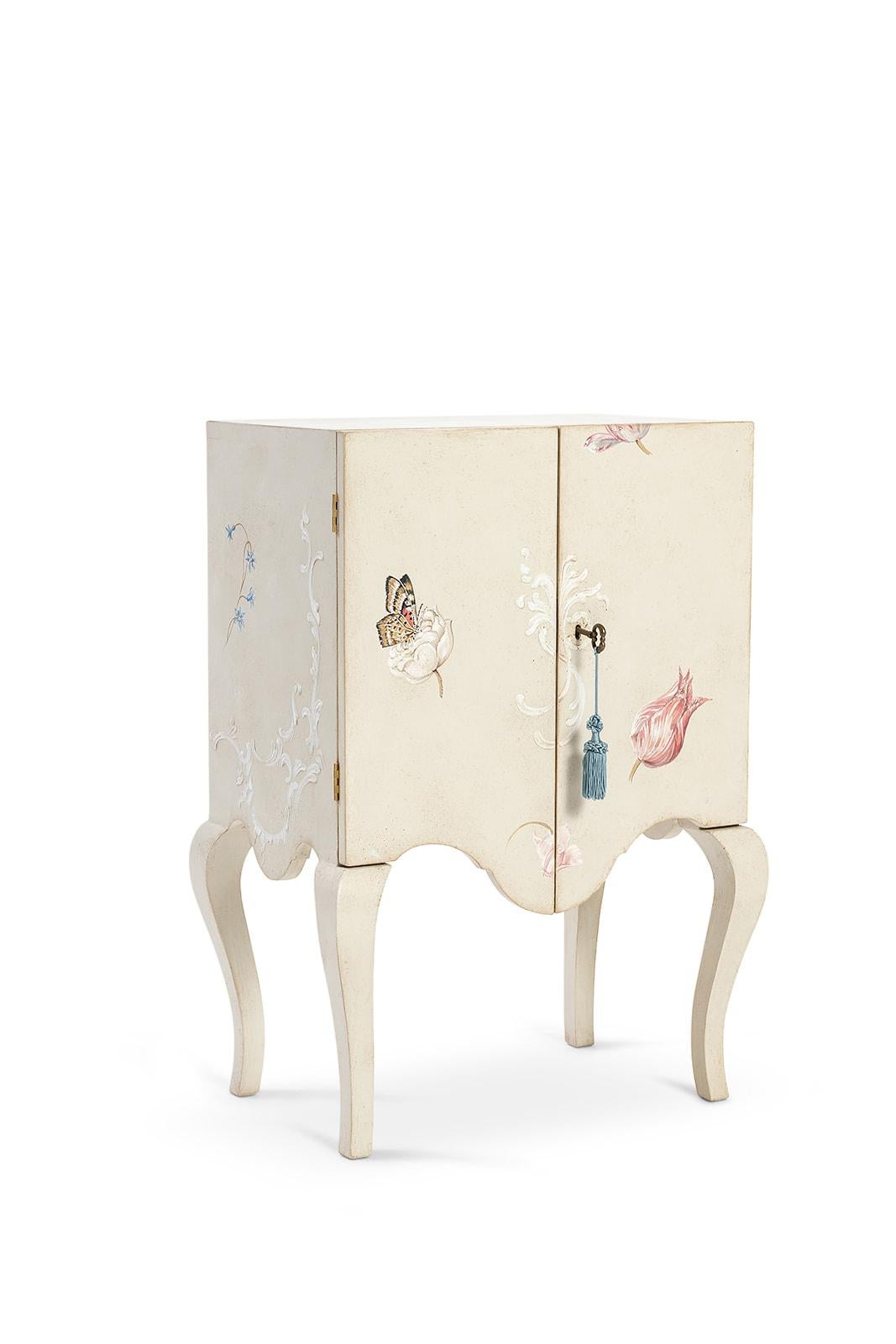 Other 18th Century Hand-Painted Venetian Style Brenta Nightstands with gold-leaf tulip For Sale