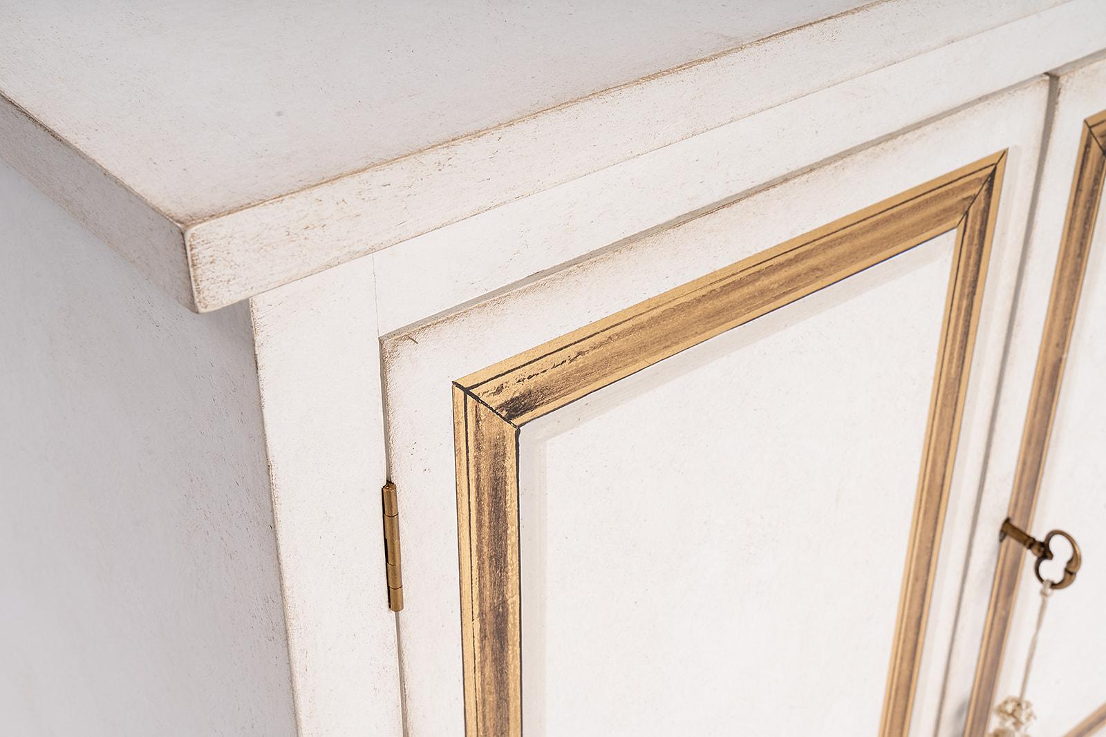 Altro Gabinetto Barberini del XVIII secolo dipinto a mano in stile veneziano in bianco gesso e oro in vendita