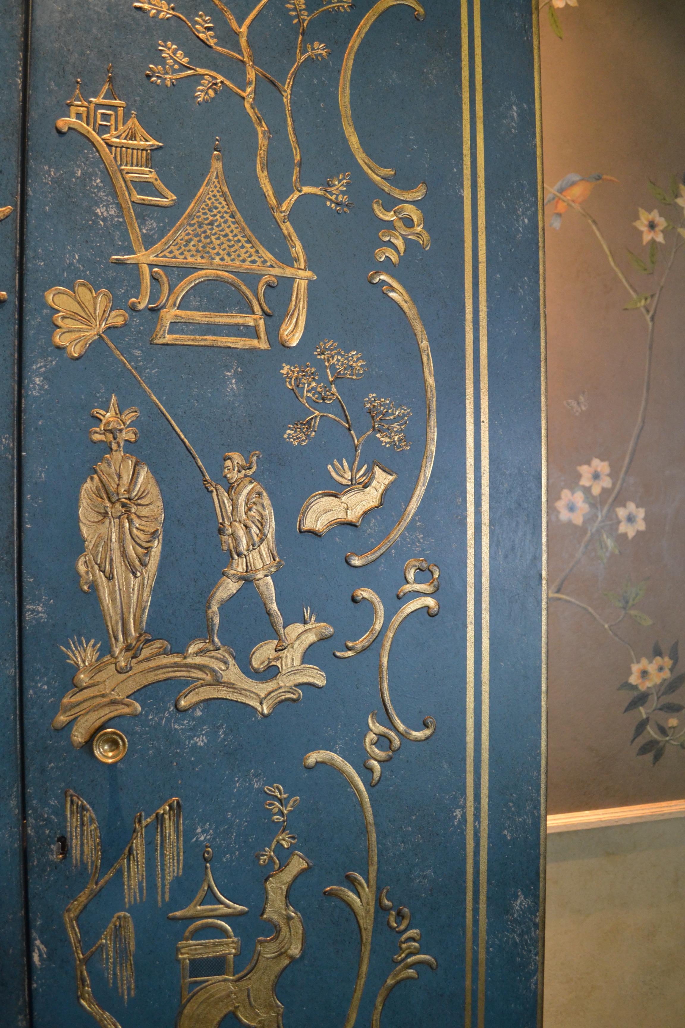 Tevere-Schrank im venezianischen Stil des 18. Jahrhunderts, handbemalt in Tiefblau und Chinoiserie (Italienisch) im Angebot