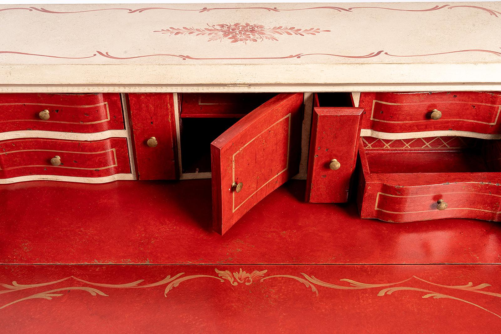 Other 18th Century Hand-Painted Venetian Style Doge Bureau with Red Chinoiserie For Sale