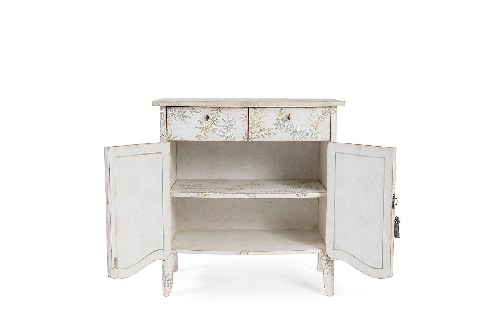 XXI secolo e contemporaneo 18th Century Hand-Painted Venetian Style Dorsoduro Cabinet with intertwined leaf in vendita