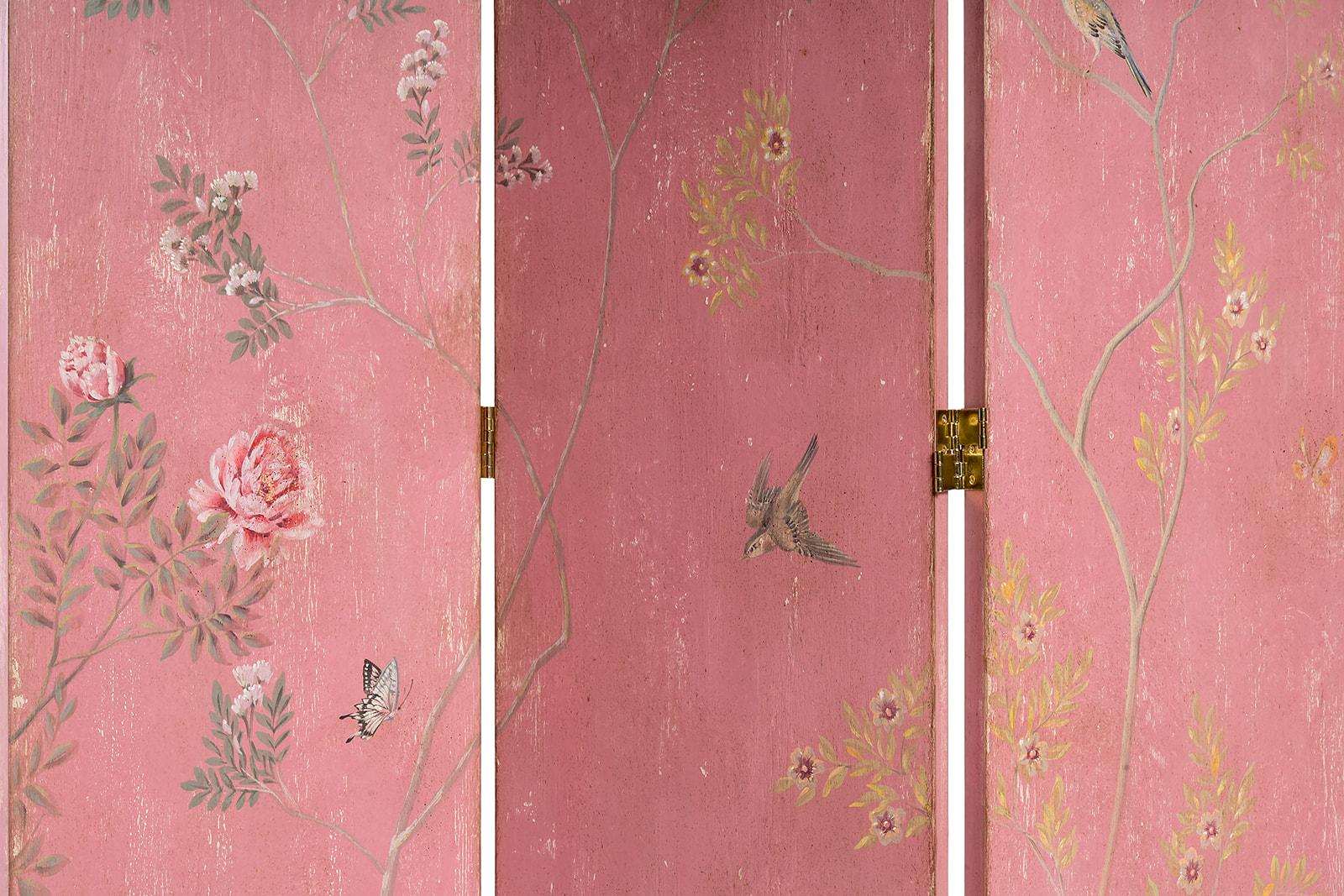 18th Century Hand-Painted Venetian Style Fuchsia Otello Screen with Flowers For Sale 4