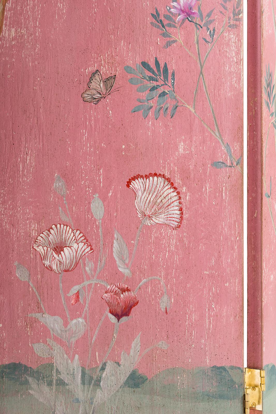 Italian 18th Century Hand-Painted Venetian Style Fuchsia Otello Screen with Flowers For Sale