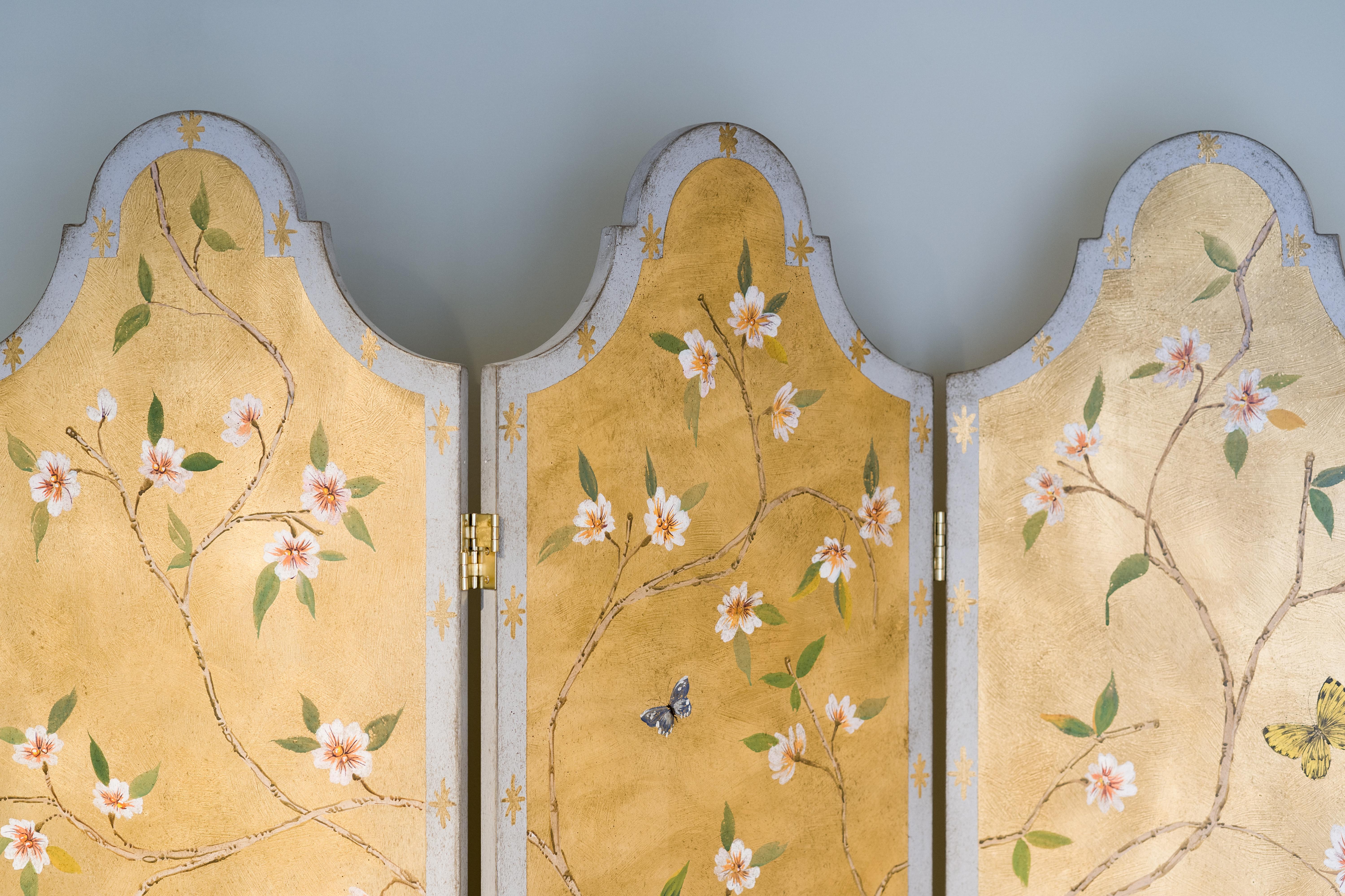 Peint à la main Écran en feuilles d'or de style vénitien du 18ème siècle peint à la main avec chinoiserie en vente
