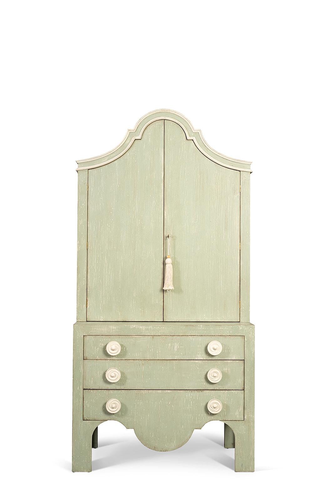 Credenza veneziana del XVIII secolo dipinta a mano in stile Greene & Greene con magnolie in vendita 2