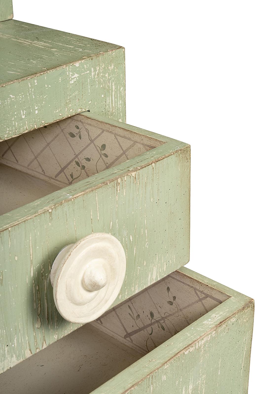 Dalla nostra Capsule Collection, siamo lieti di presentarti la nuova credenza Ferrovia.

Questo pezzo si ispira ai ricordi di una visita a dei cari amici nel sud degli Stati Uniti, dove i prati erano pieni di folta erba verde e l'aria profumava di