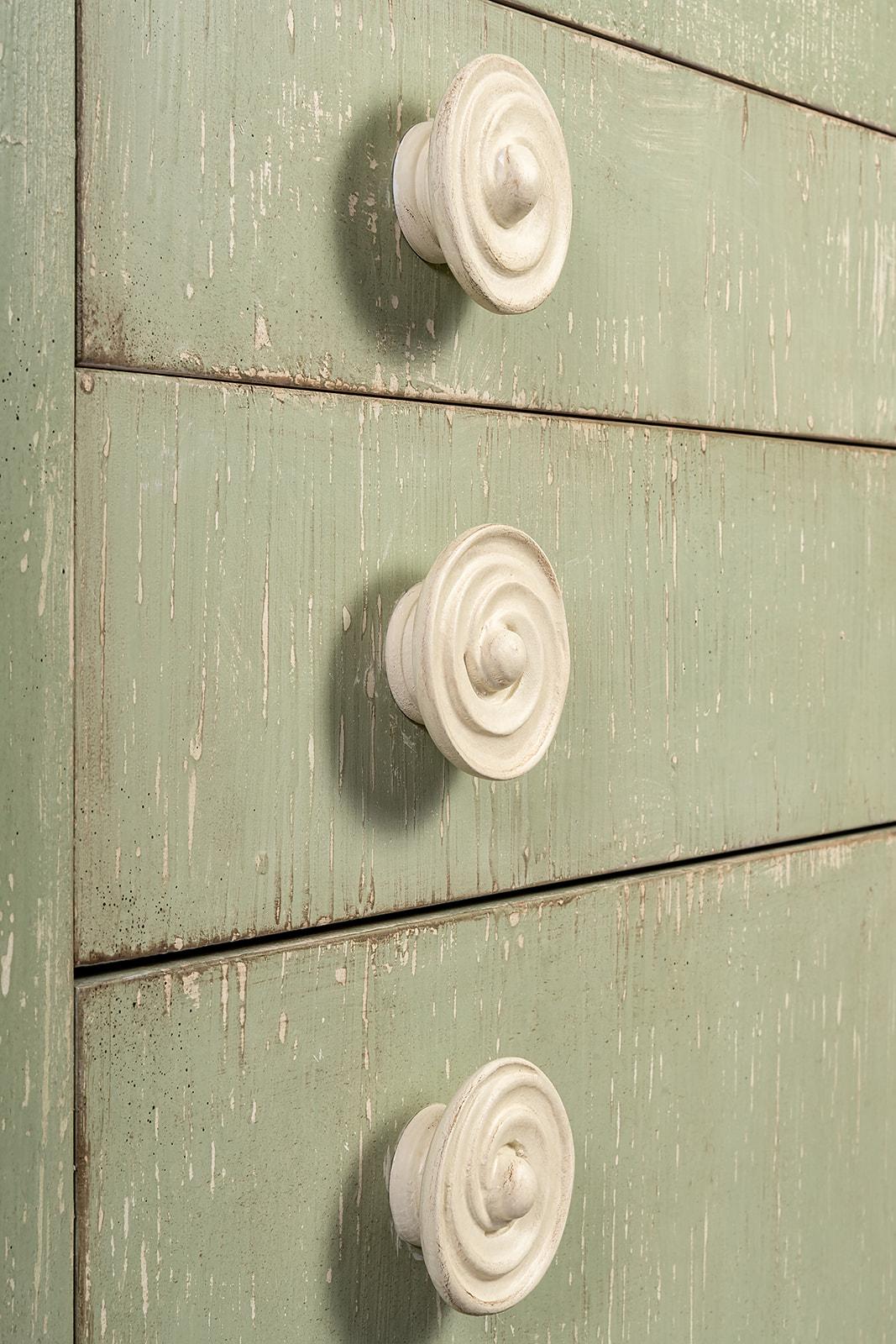 Legno Credenza veneziana del XVIII secolo dipinta a mano in stile Greene & Greene con magnolie in vendita