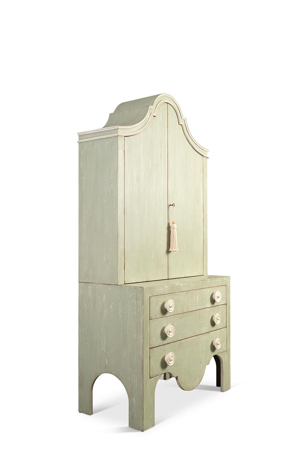 Credenza veneziana del XVIII secolo dipinta a mano in stile Greene & Greene con magnolie in vendita 1