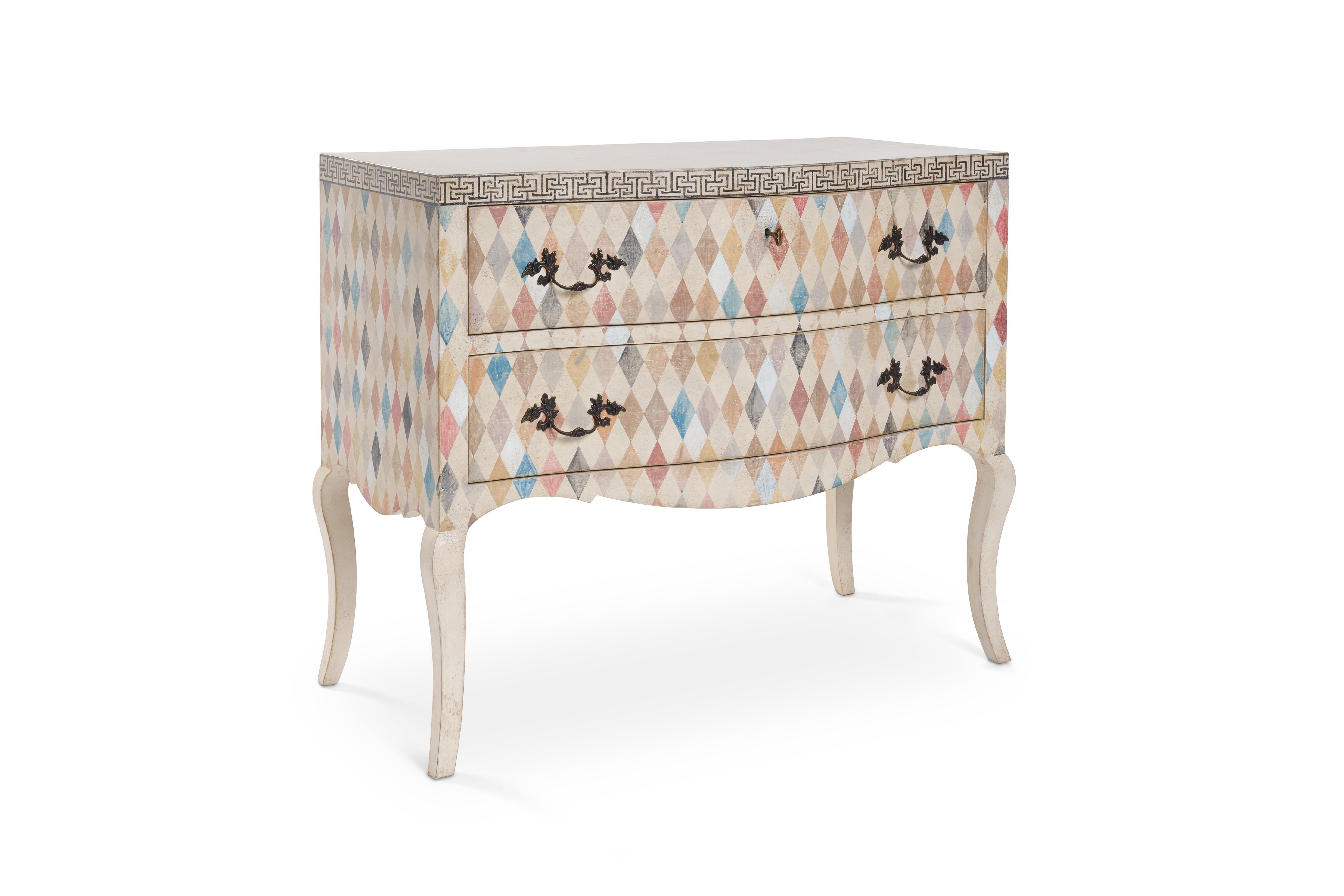 From our hand-painted Furniture Collection, we are pleased to introduce you to our Serenissima chest with Harlequin inspired decors.
Harlequin, the most discriminating character from the Italian commedia dell'arte, is the main inspiration behind