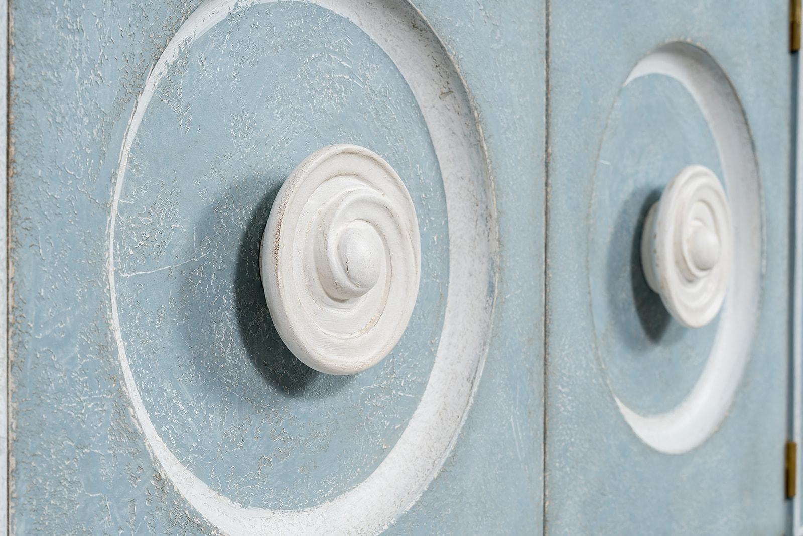 Autre Bibliothèque de style vénitien du 18e siècle, peinte à la main et de couleur bleu Parma en vente