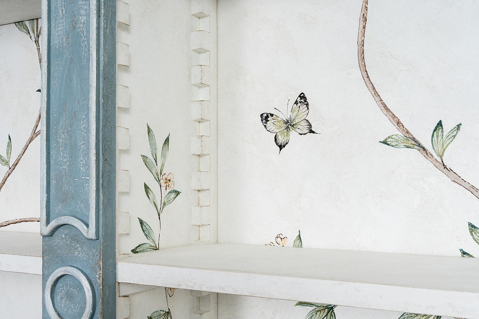 Bibliothèque de style vénitien du 18e siècle, peinte à la main et de couleur bleu Parma Neuf - En vente à Ronchi dei Legionari, IT