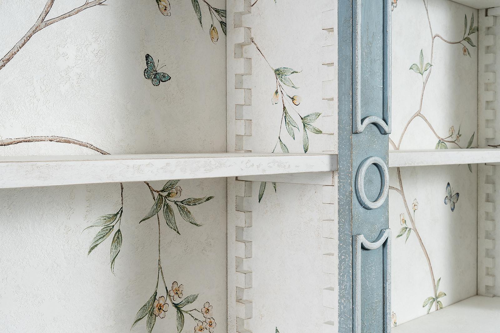 Bibliothèque de style vénitien du 18e siècle, peinte à la main et de couleur bleu Parma en vente 1