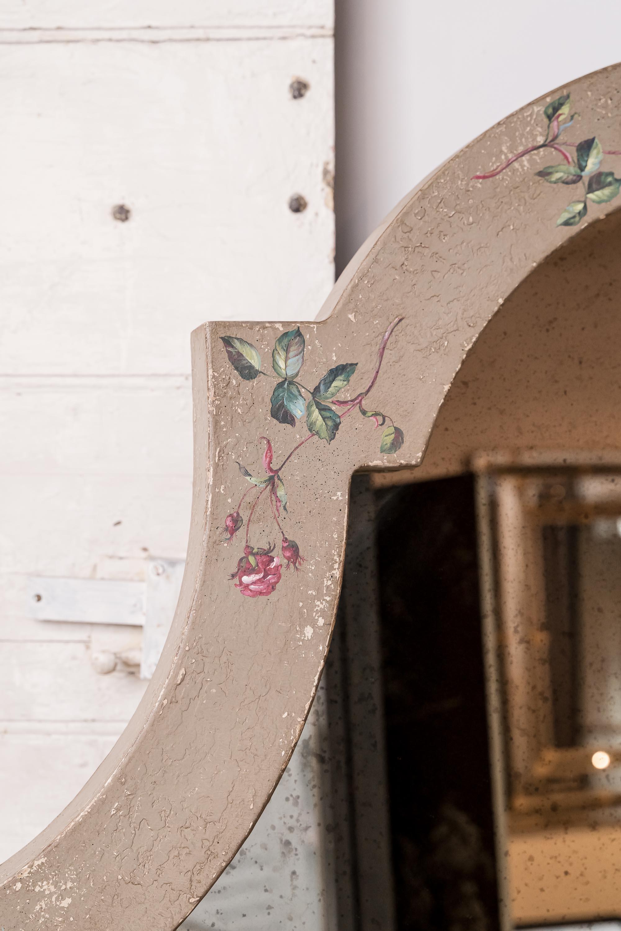 Handbemalter venezianischer Spiegel Positano in Taupe mit kleinen Rosen aus dem 18. (Sonstiges) im Angebot