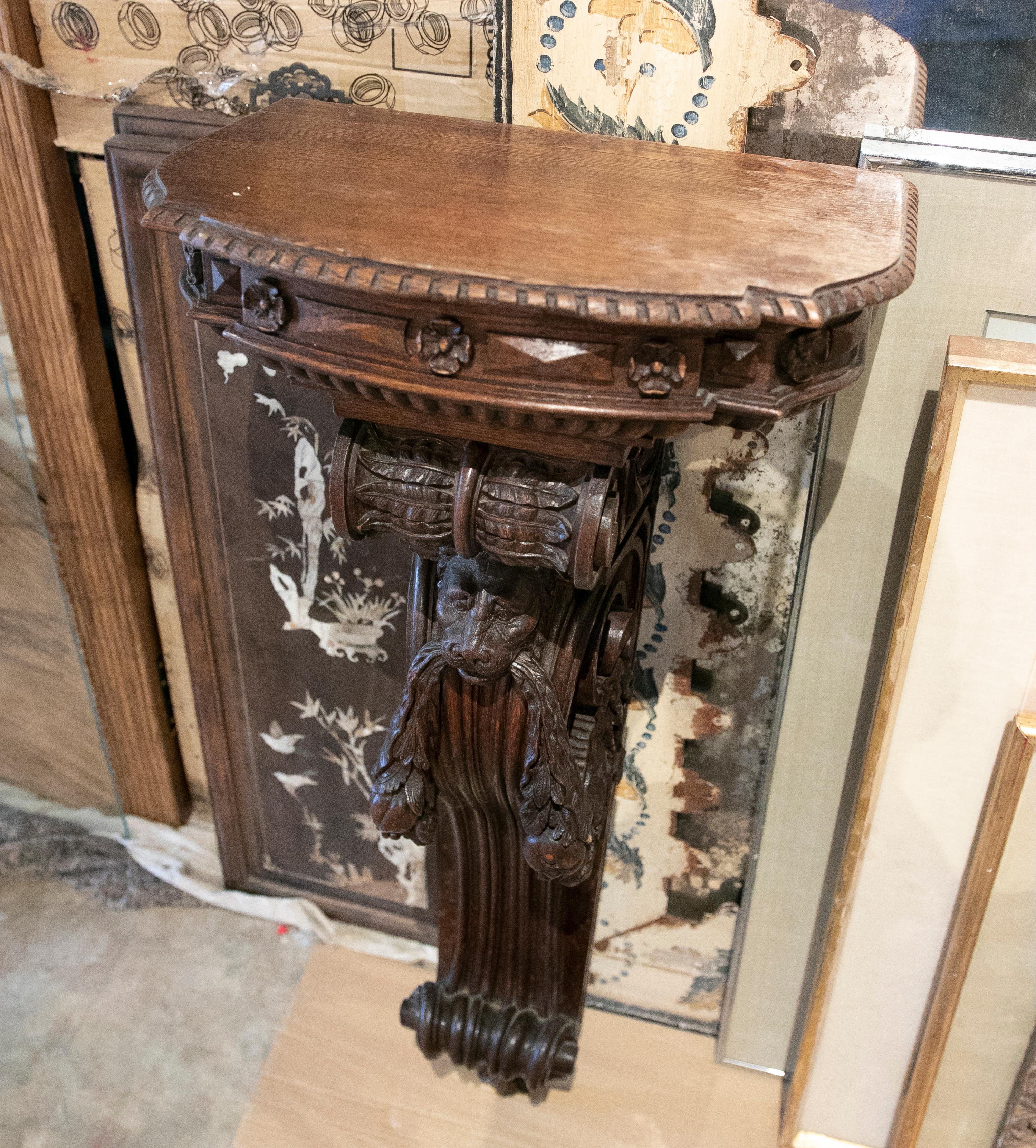 18th Century Handcarved Wooden Pedestal with a Lion, Rockwork and Fruits as Deco In Good Condition For Sale In Marbella, ES